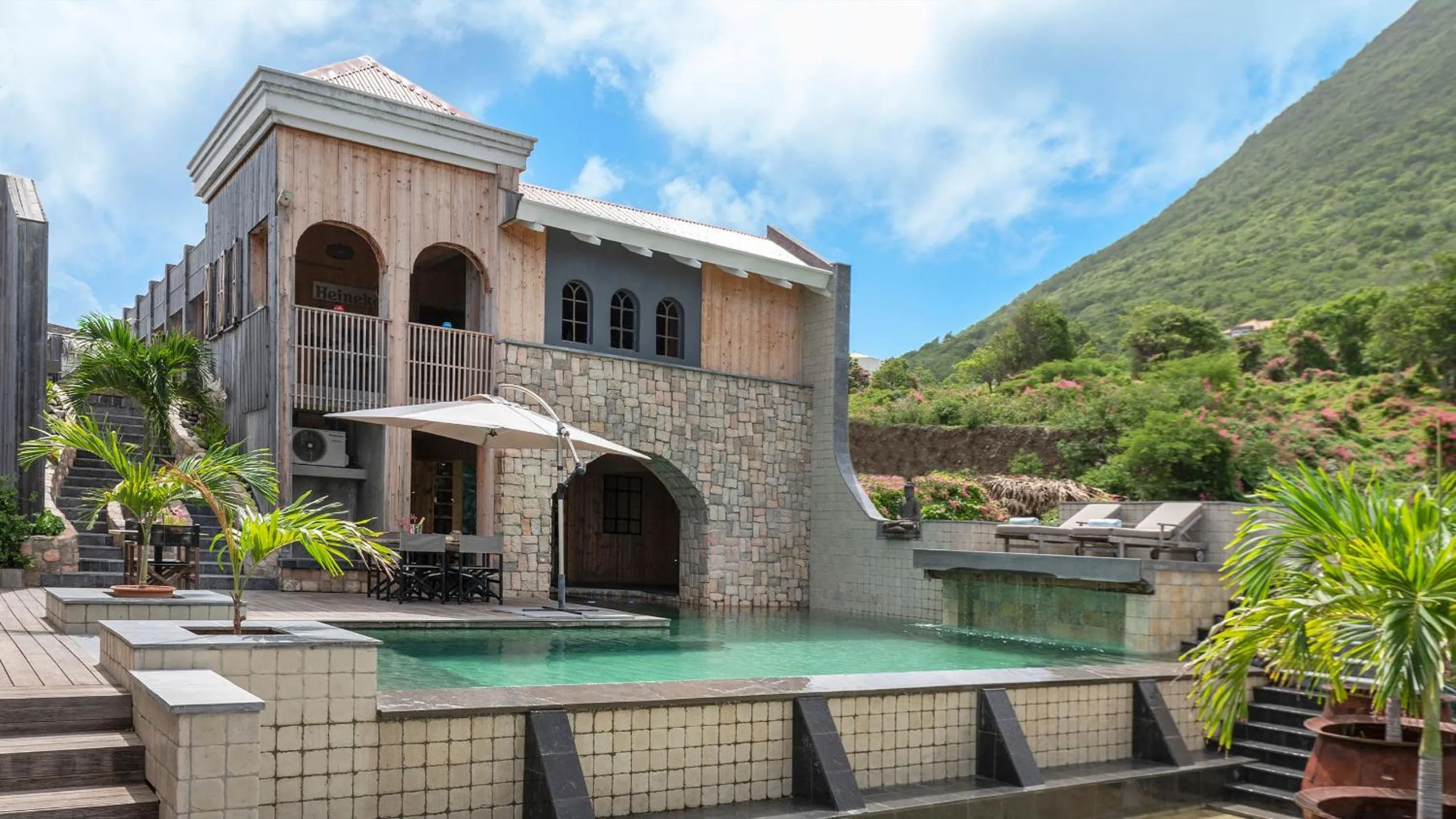 Property building in Whale Tails Island Suites & Villas