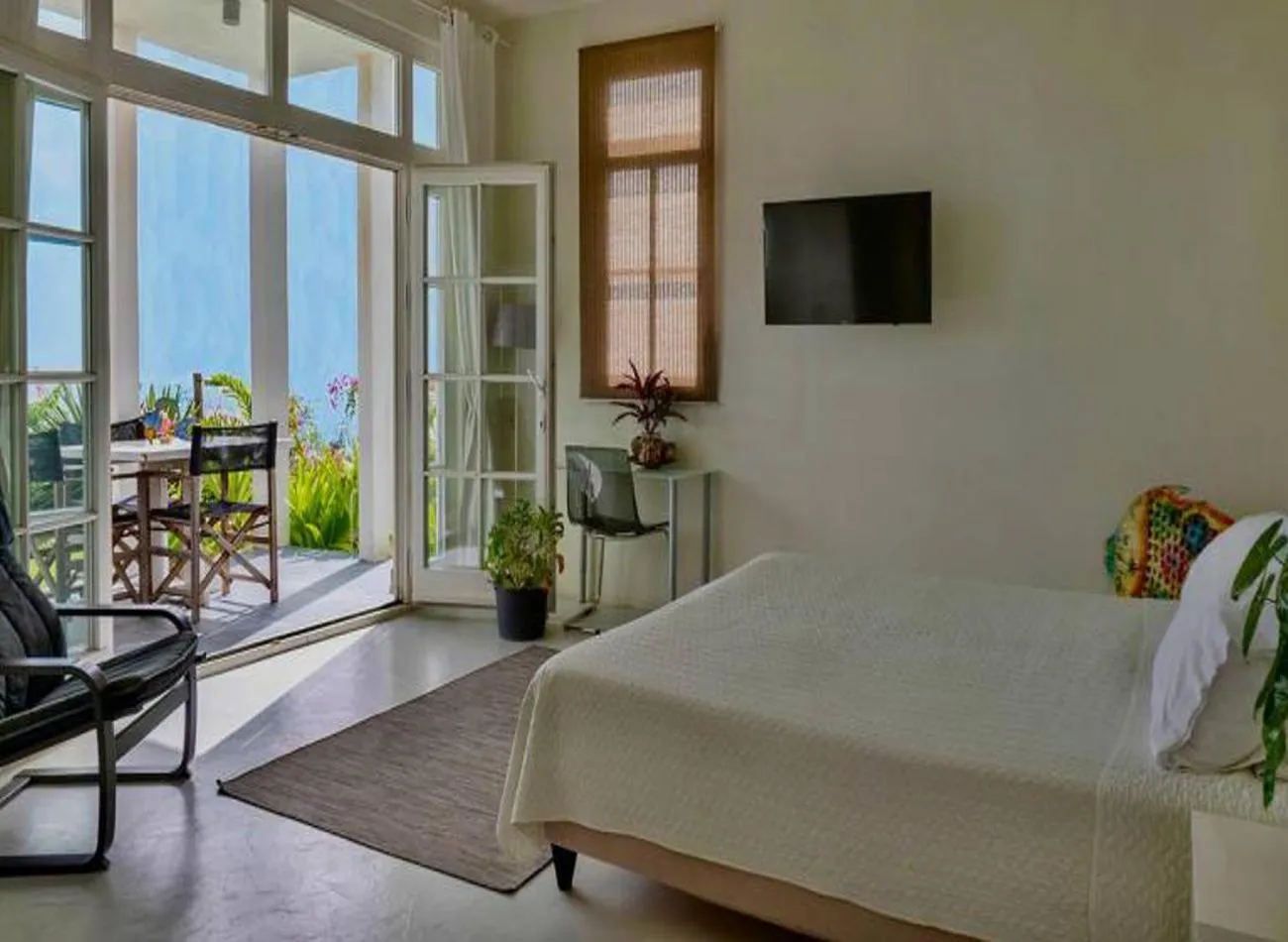 Bed in Whale Tails Island Suites & Villas