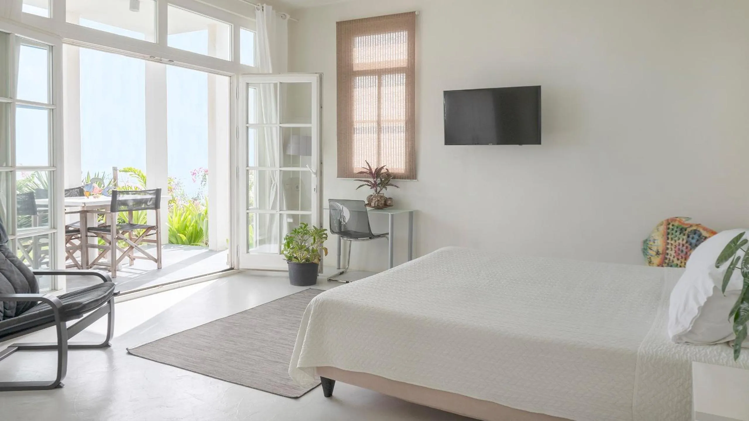 Bed in Whale Tails Island Suites & Villas