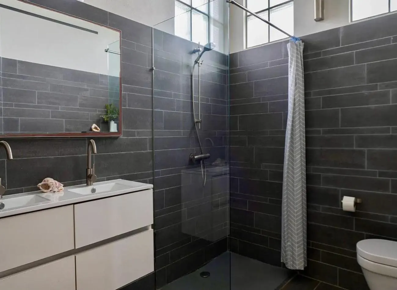 Shower in Whale Tails Island Suites & Villas