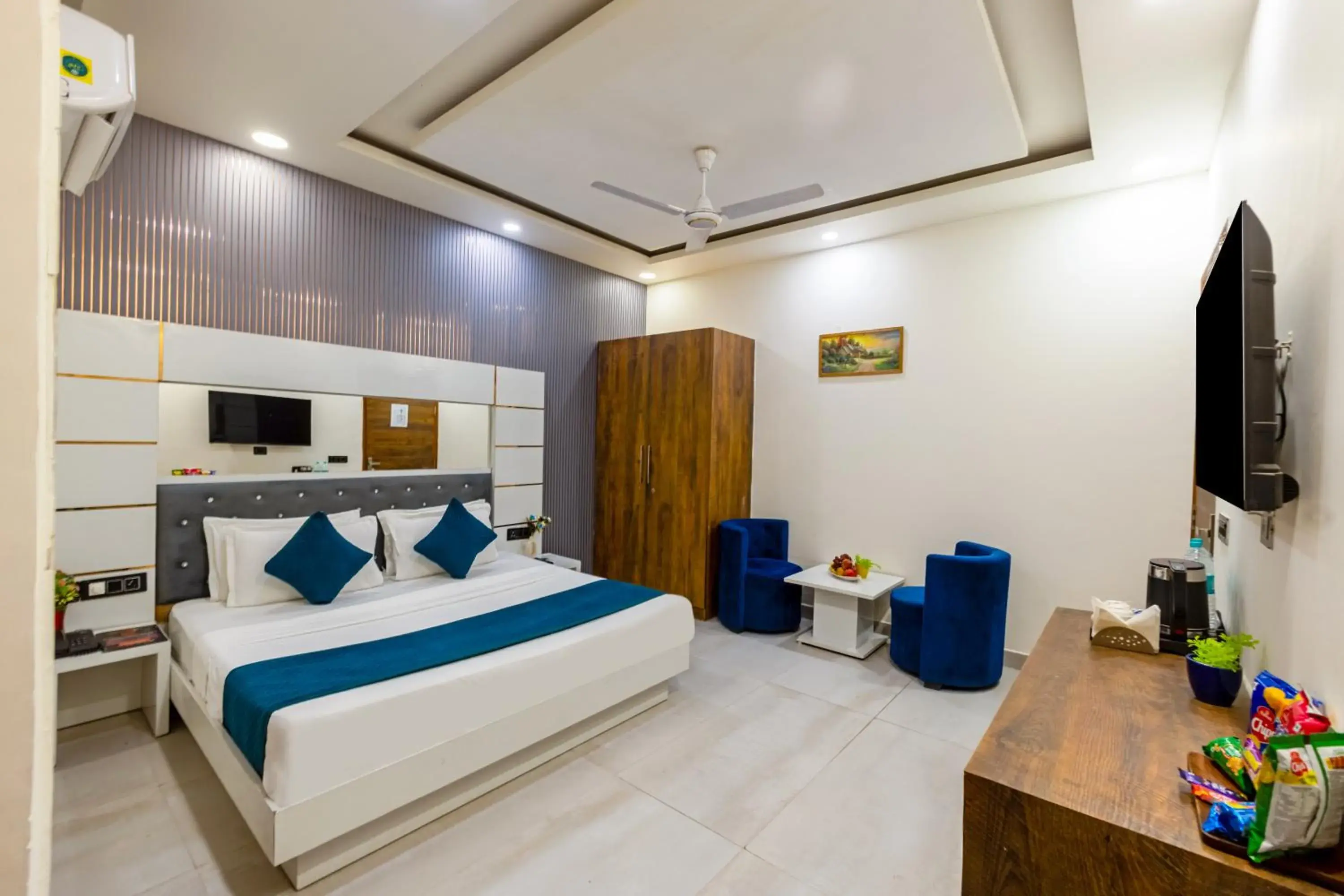 Deluxe Room in The Metro Stay by ASPL Deluxe Room in The Metro Stay by ASPL