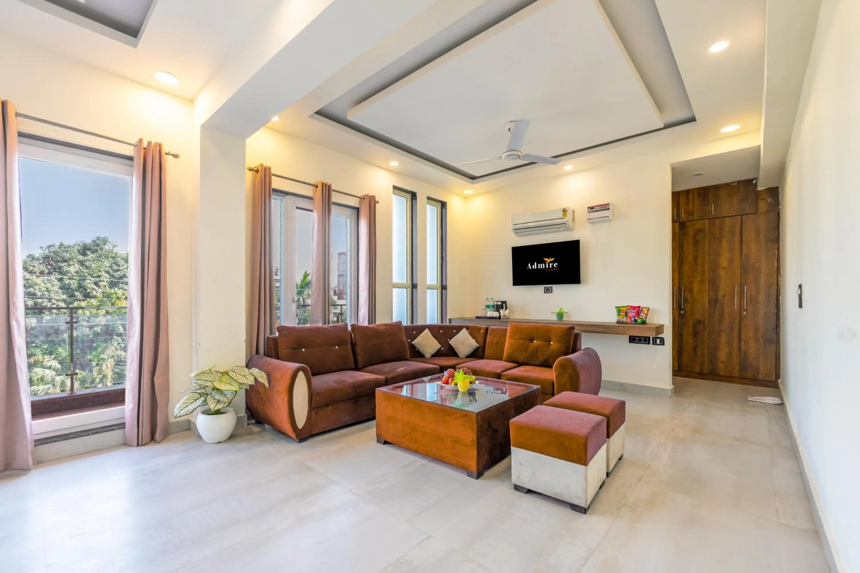 Communal lounge/ TV room in The Metro Stay by ASPL