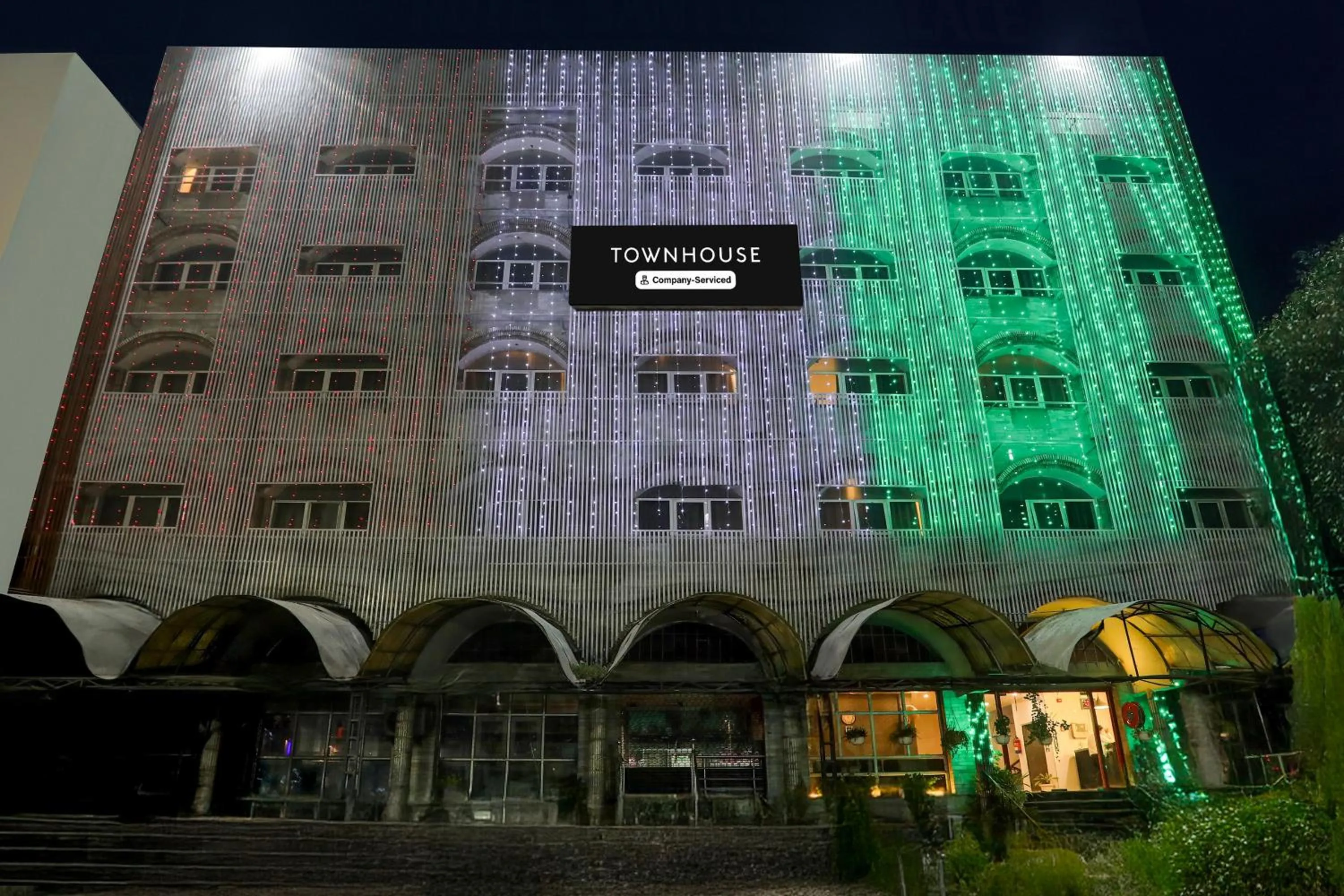 Facade/entrance in Super Townhouse Prayagraj Near Railway Station Formerly Santosh Palace