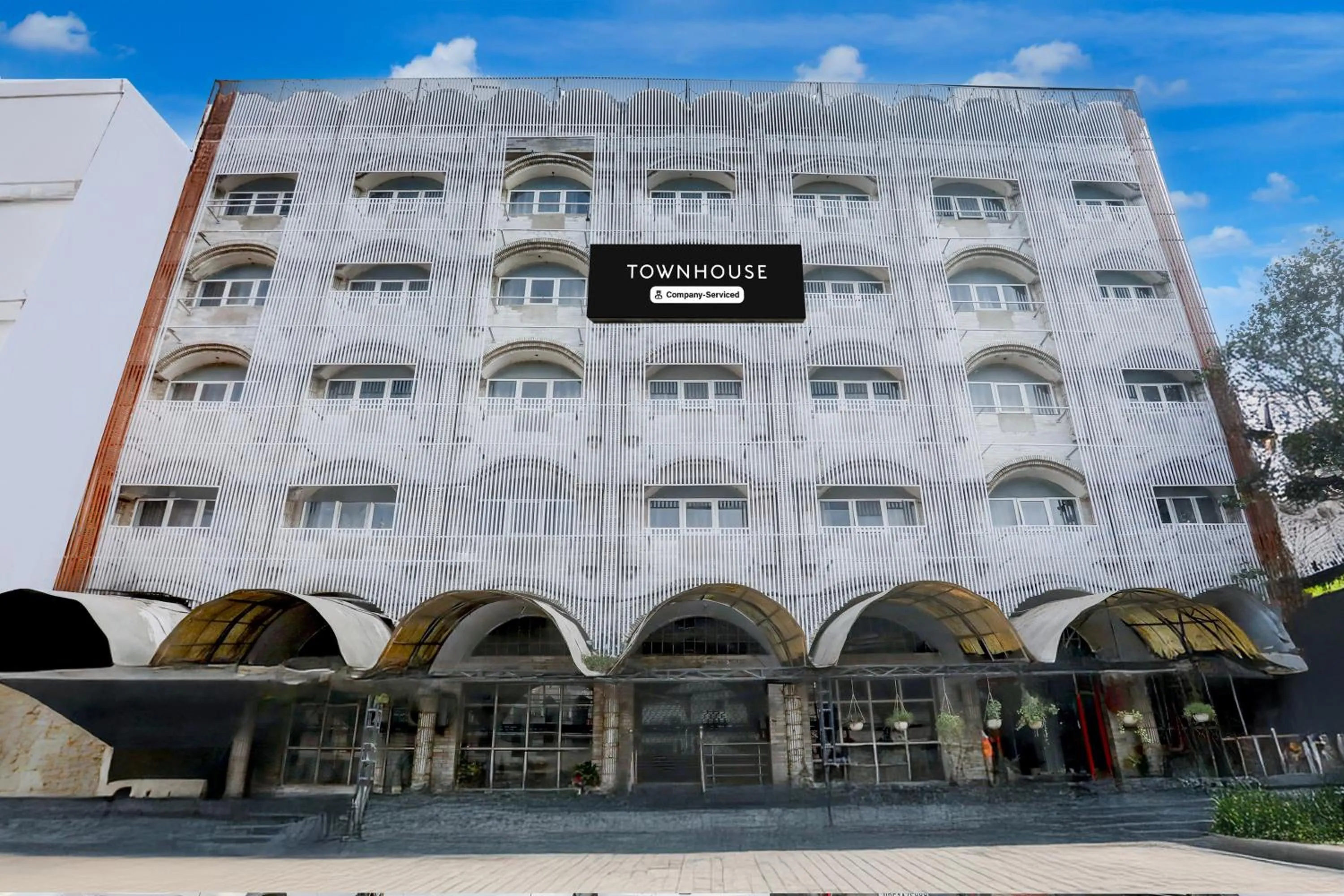 Facade/entrance in Super Townhouse Prayagraj Near Railway Station Formerly Santosh Palace