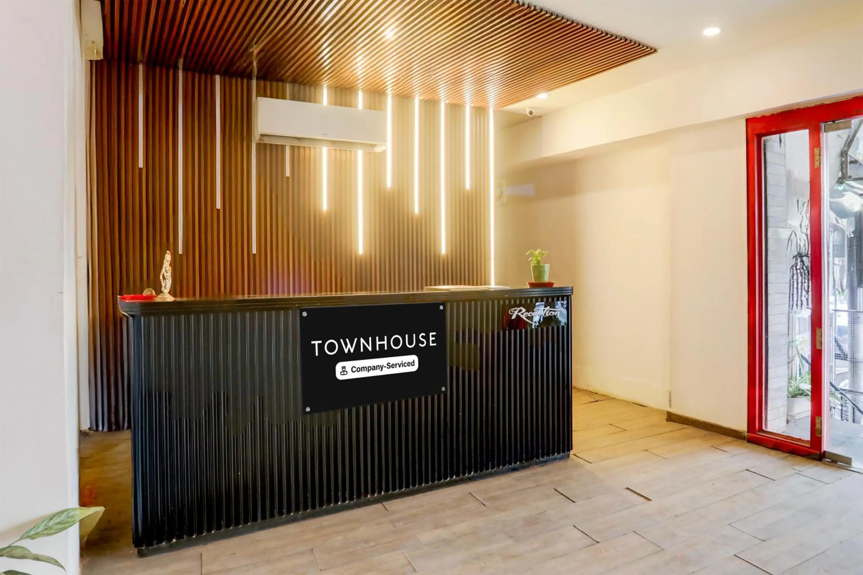 Lobby or reception in Super Townhouse Prayagraj Near Railway Station Formerly Santosh Palace