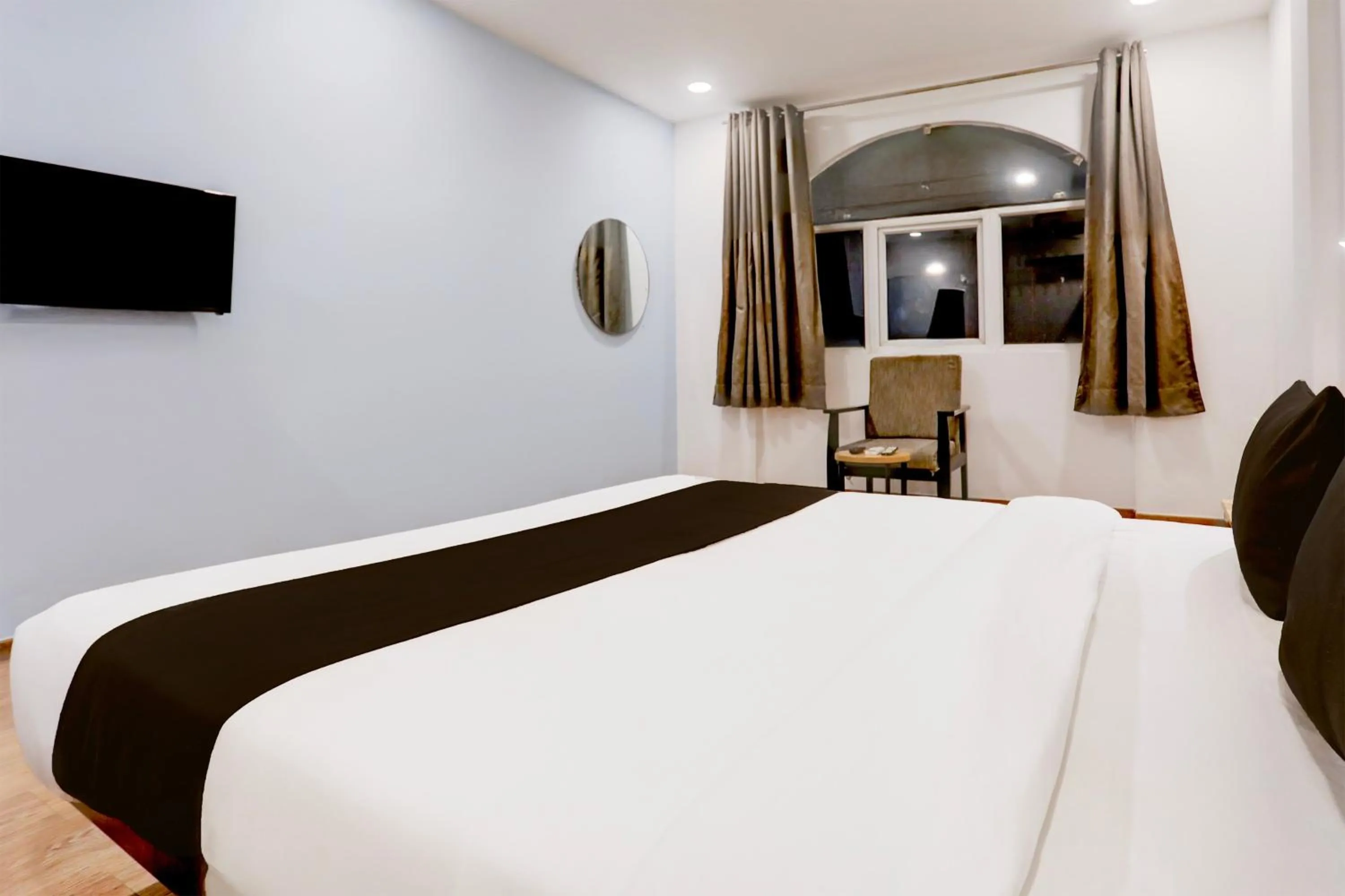 Bedroom, Bed in Super Townhouse Prayagraj Near Railway Station Formerly Santosh Palace