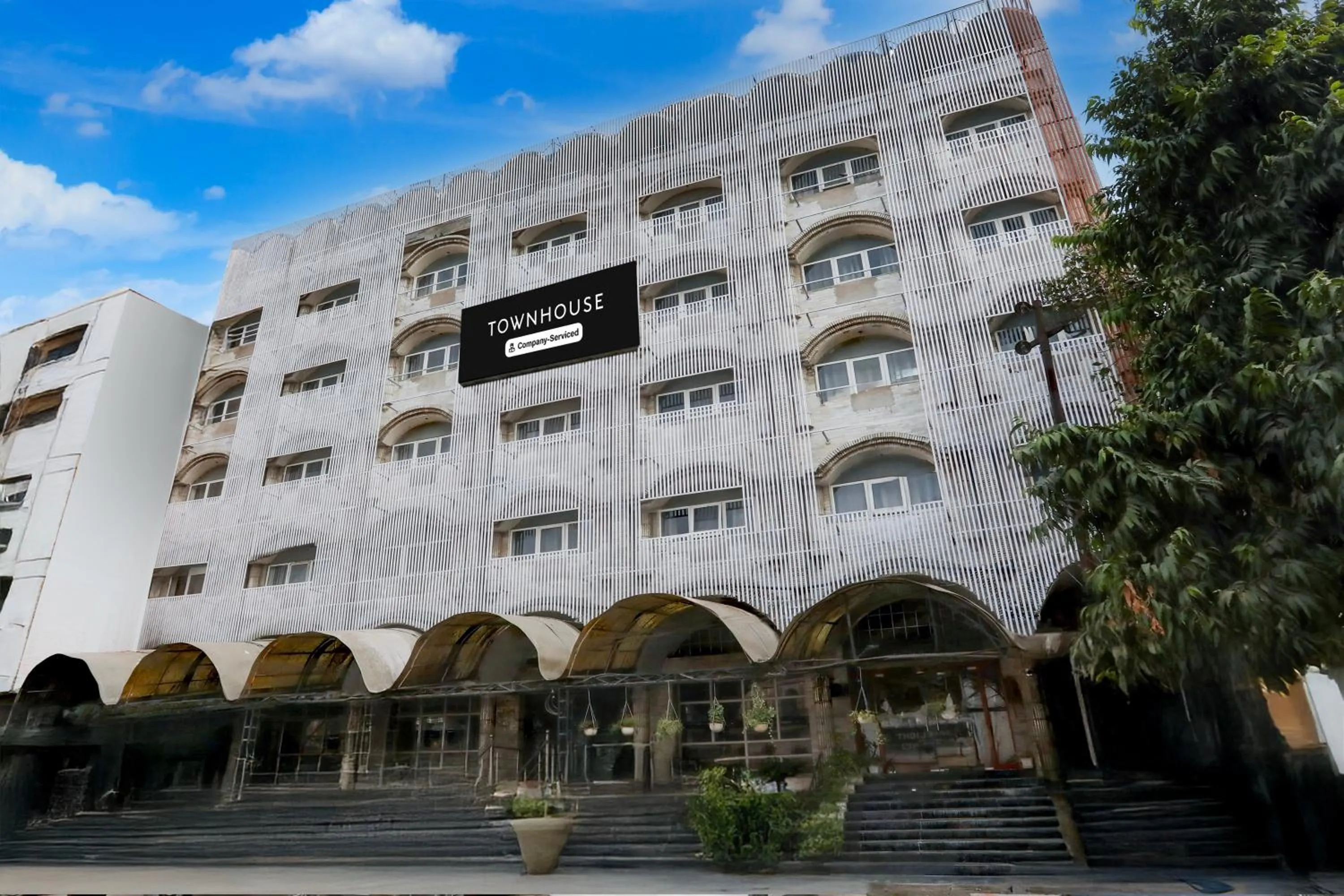 Facade/entrance in Super Townhouse Prayagraj Near Railway Station Formerly Santosh Palace