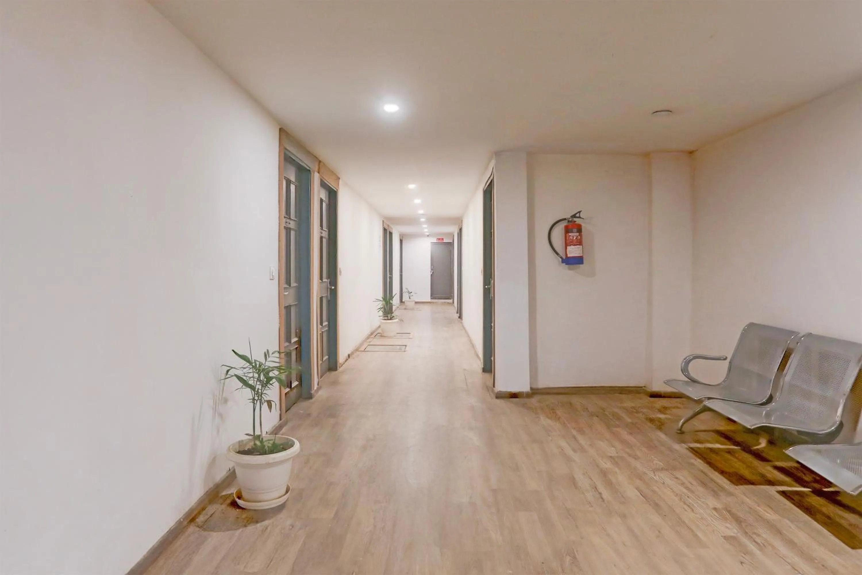 Lobby or reception in Super Townhouse Prayagraj Near Railway Station Formerly Santosh Palace