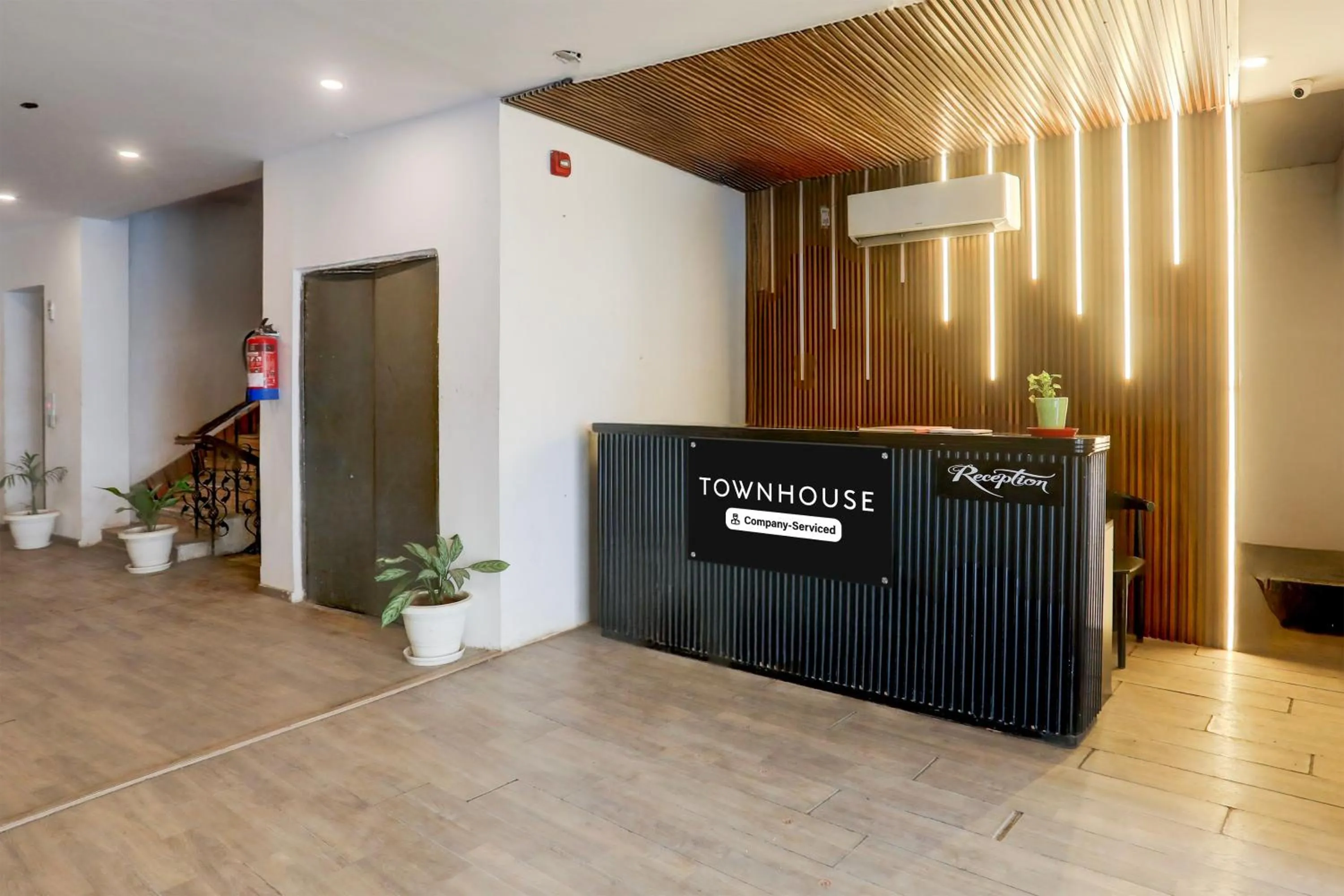 Lobby or reception in Super Townhouse Prayagraj Near Railway Station Formerly Santosh Palace