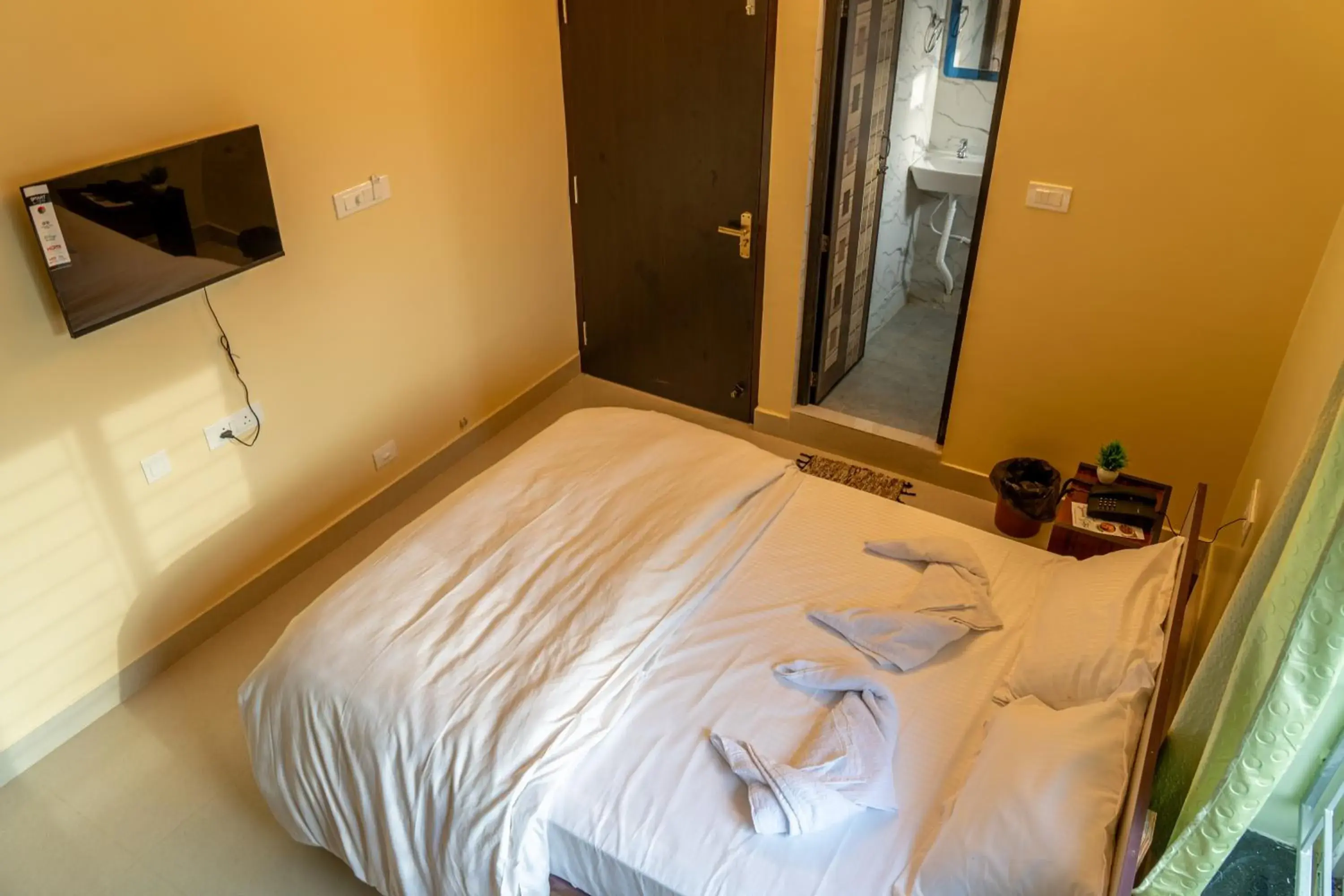 Deluxe Family Room - single occupancy in Nivas Stays Deluxe Family Room - single occupancy in Nivas Stays