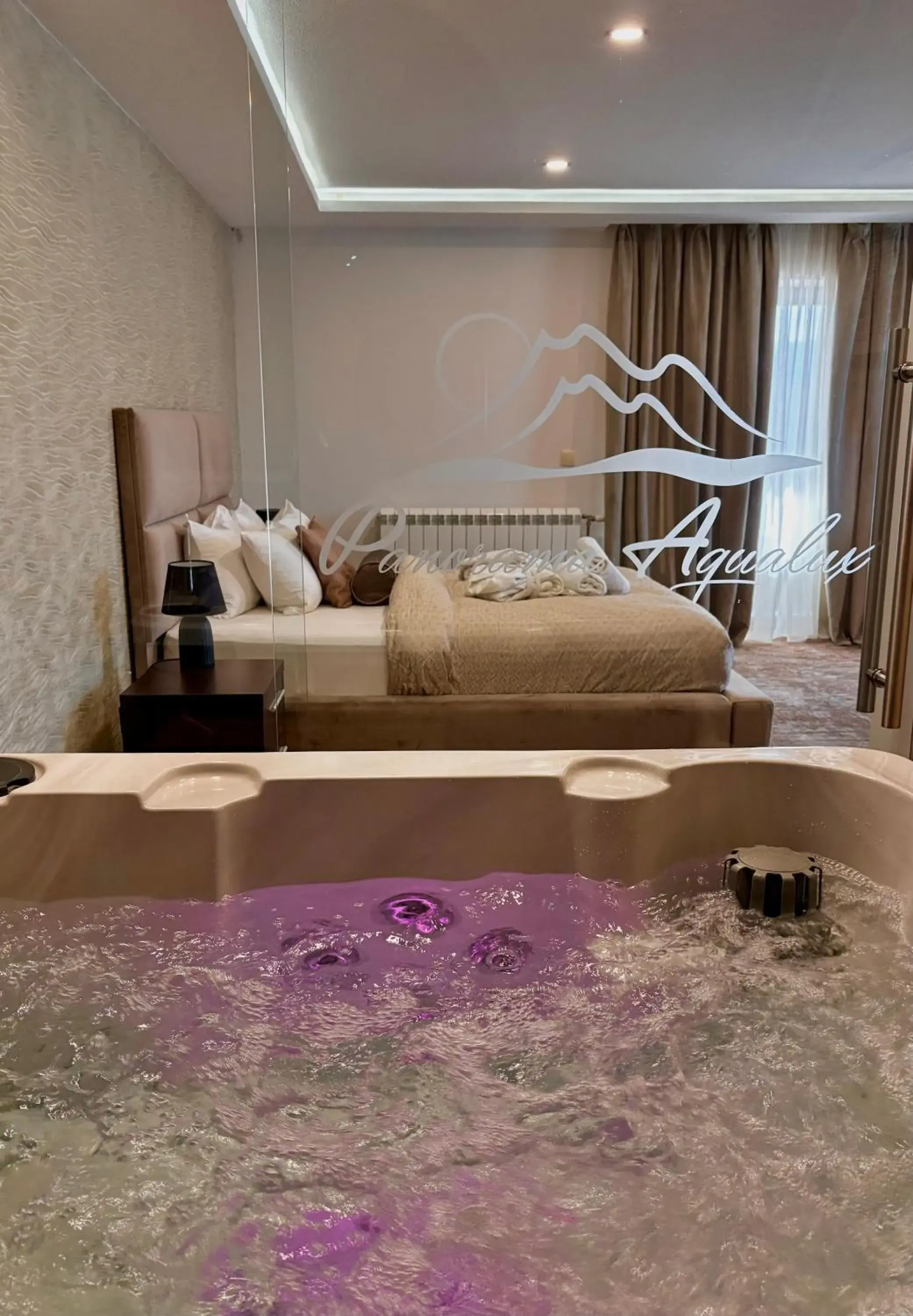 Deluxe Double Room with Hot Tub and River View in Guest House Panorama Aqualux with Free Parking Deluxe Double Room with Hot Tub and River View in Guest House Panorama Aqualux with Free Parking