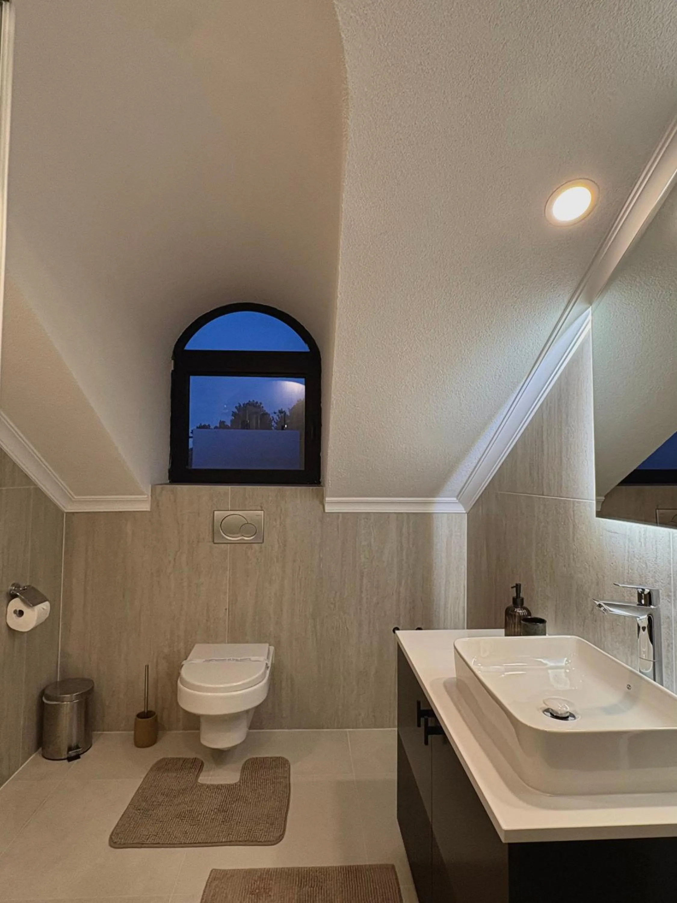 Toilet in Guest House Panorama Aqualux with Free Parking