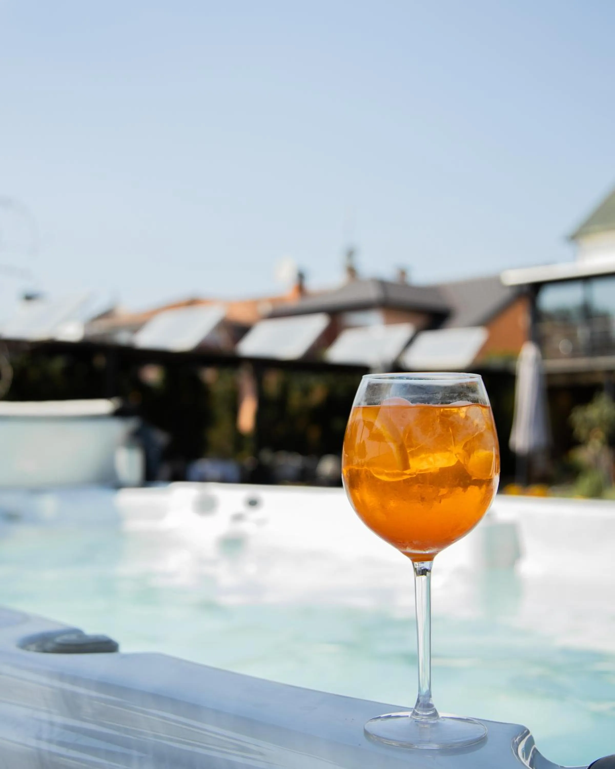 Hot Tub in Guest House Panorama Aqualux with Free Parking