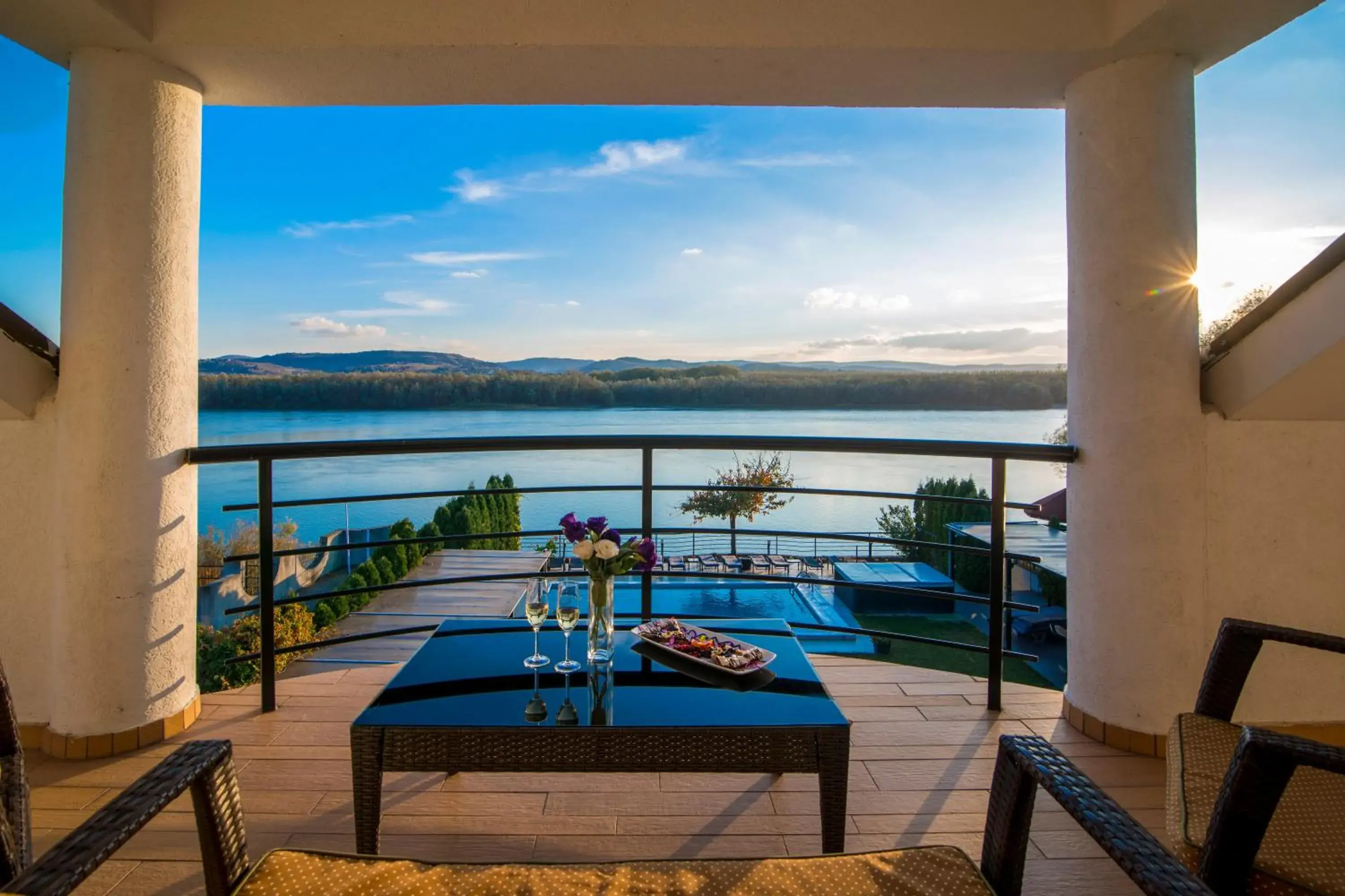 Deluxe Double Room with Hot Tub and River View in Guest House Panorama Aqualux with Free Parking Deluxe Double Room with Hot Tub and River View in Guest House Panorama Aqualux with Free Parking