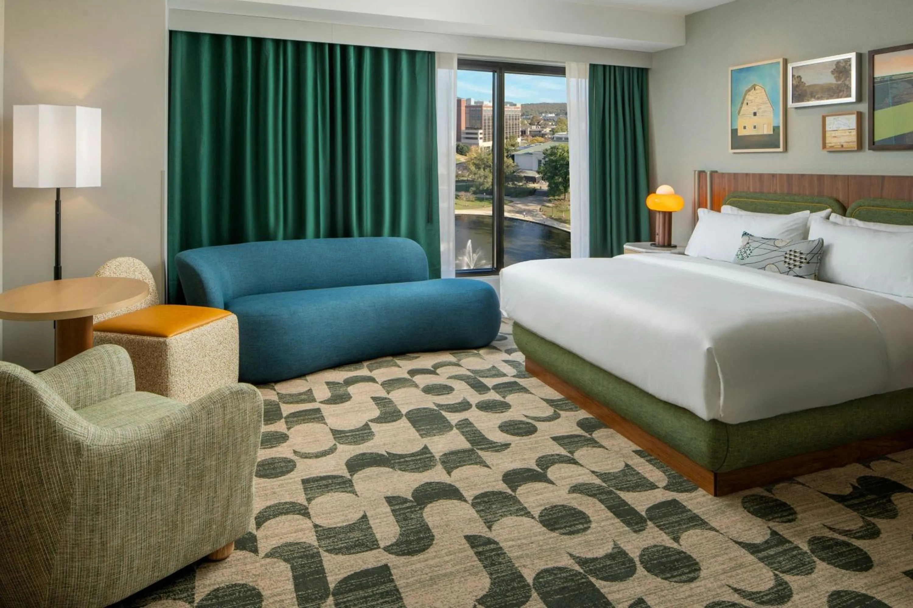 Photo of the whole room, Bed in Trilogy Hotel Huntsville, Autograph Collection