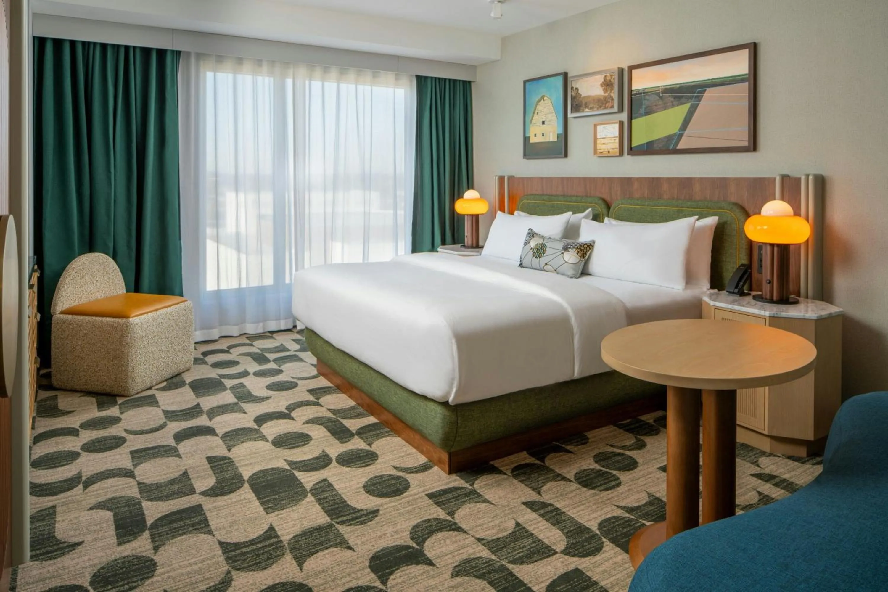 Photo of the whole room, Bed in Trilogy Hotel Huntsville, Autograph Collection