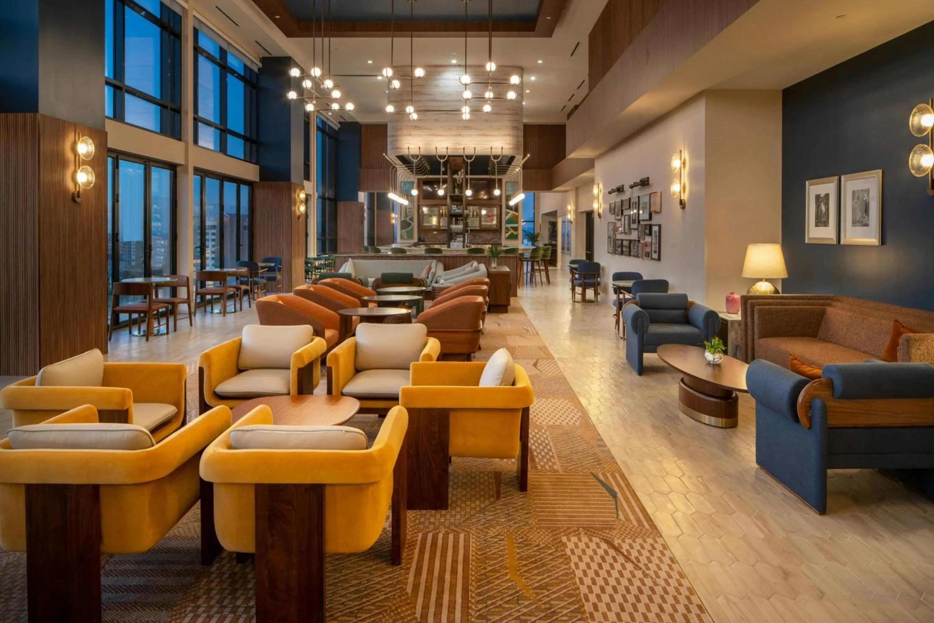 Lounge or bar in Trilogy Hotel Huntsville, Autograph Collection