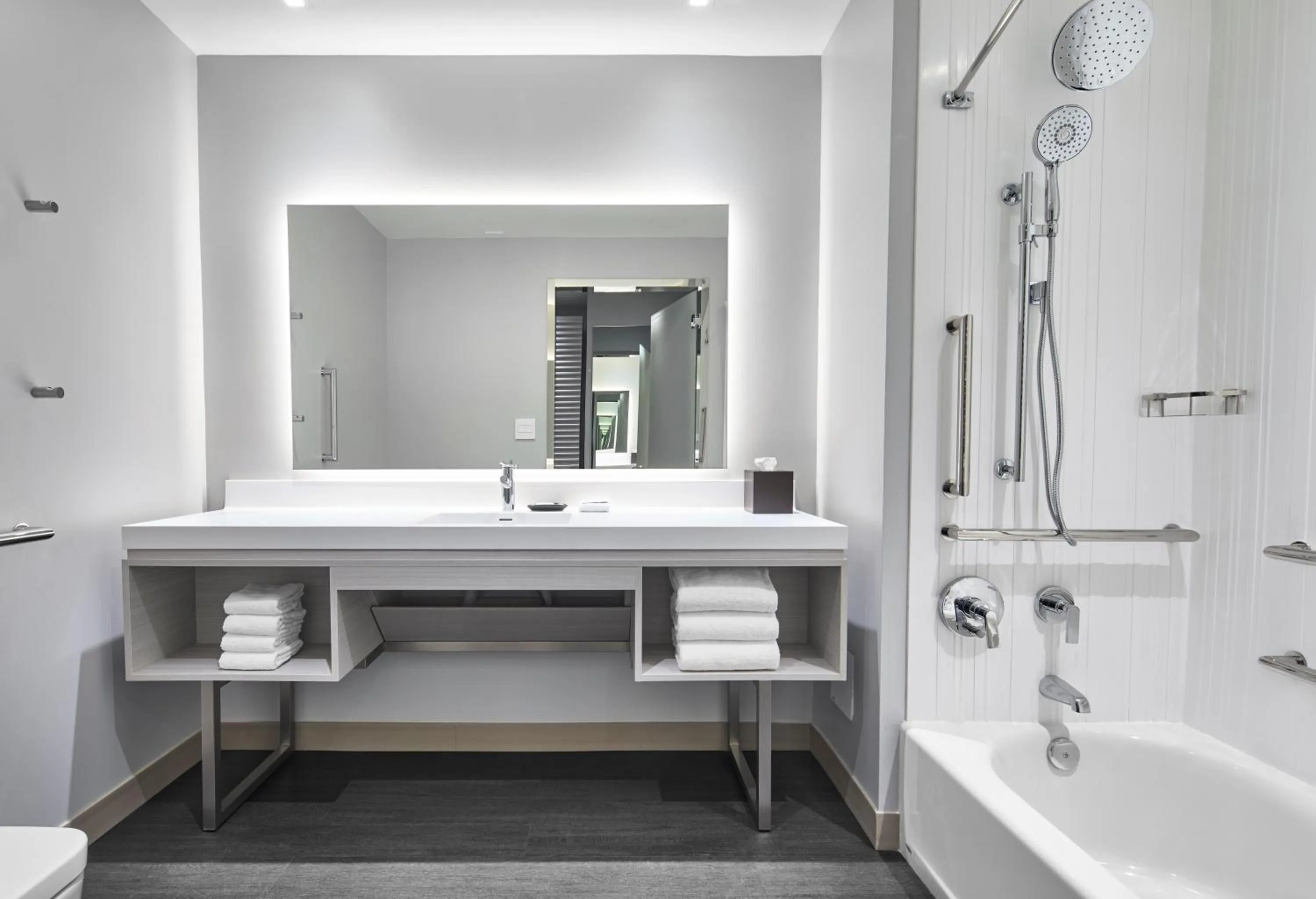 Bathroom in AC Hotel St Augustine Downtown