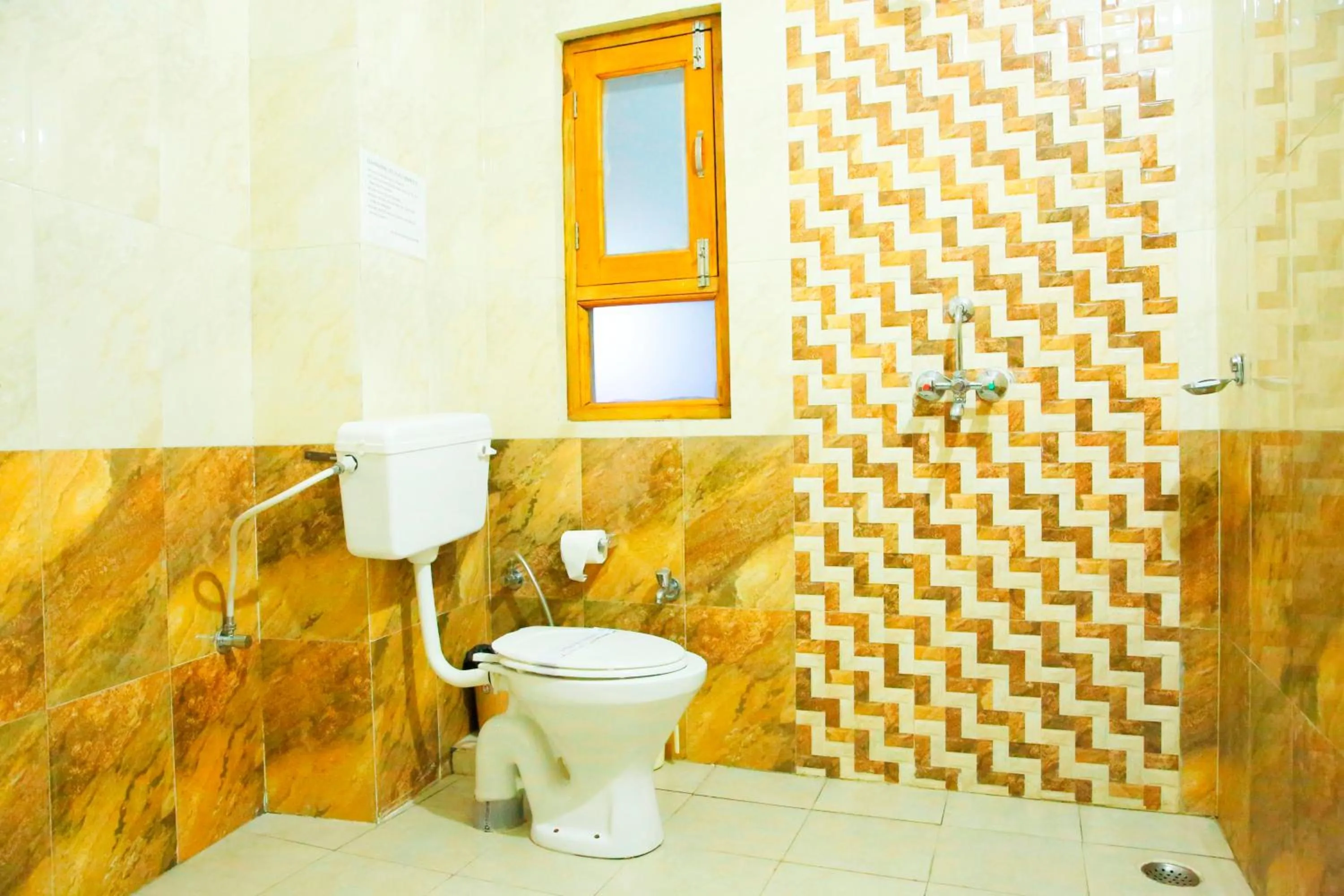 Bathroom in Hotel Avlokan - Near Kainchi Dham Mandir