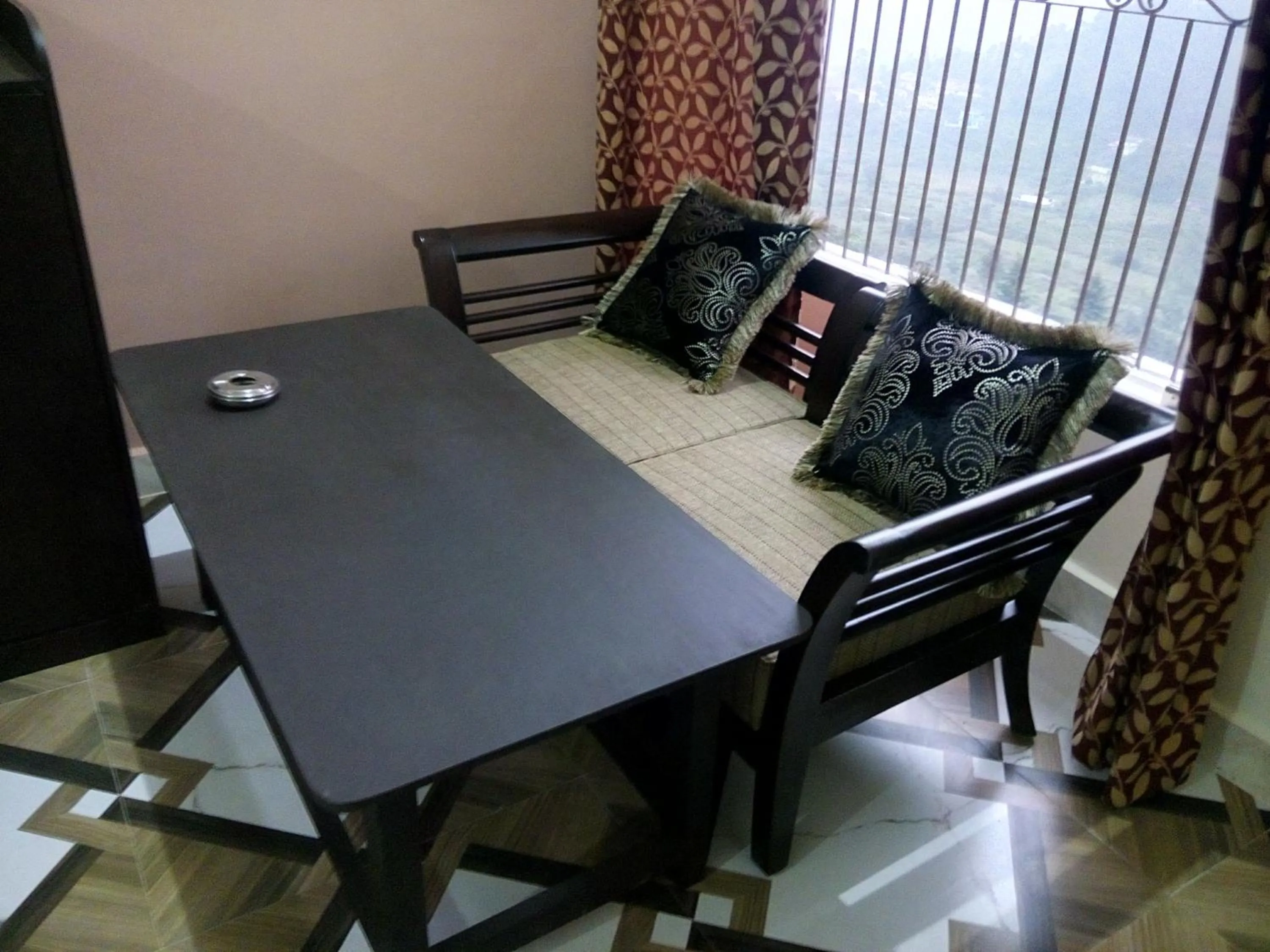 Seating area in Hotel Avlokan - Near Kainchi Dham Mandir