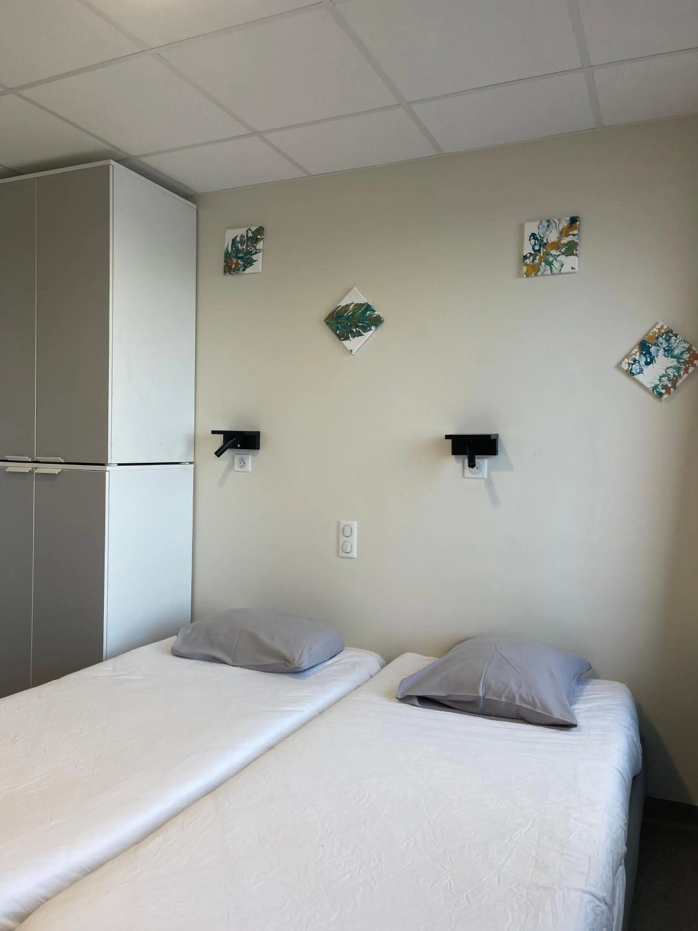 Photo of the whole room, Bed in CLLCM - Club Leo Lagrange de Camaret-sur-Mer