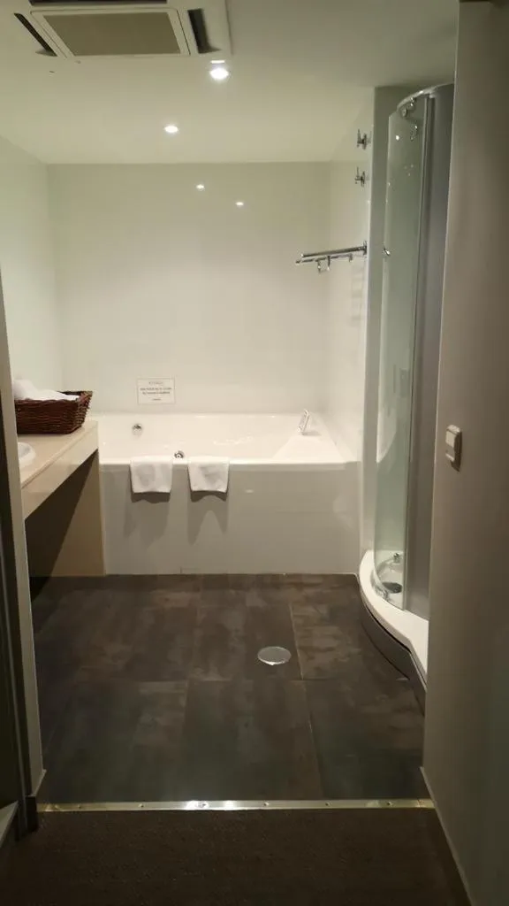 Bathroom in La Posada del Rancho