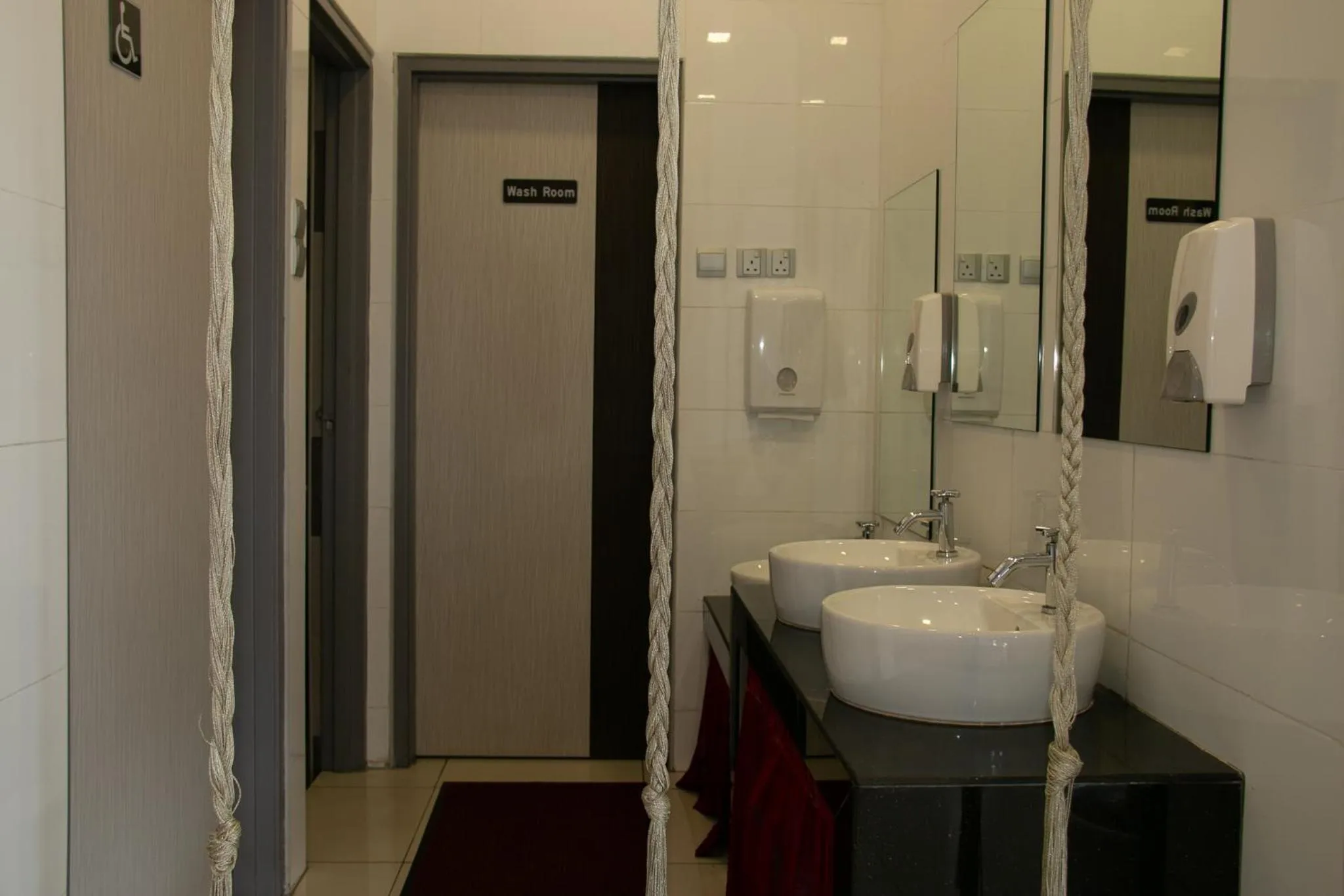 Toilet, Bathroom in Prince 33 Hotel