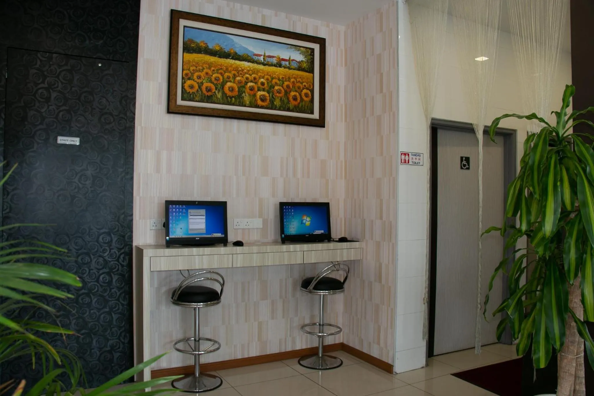 Facade/entrance, TV/Entertainment Center in Prince 33 Hotel