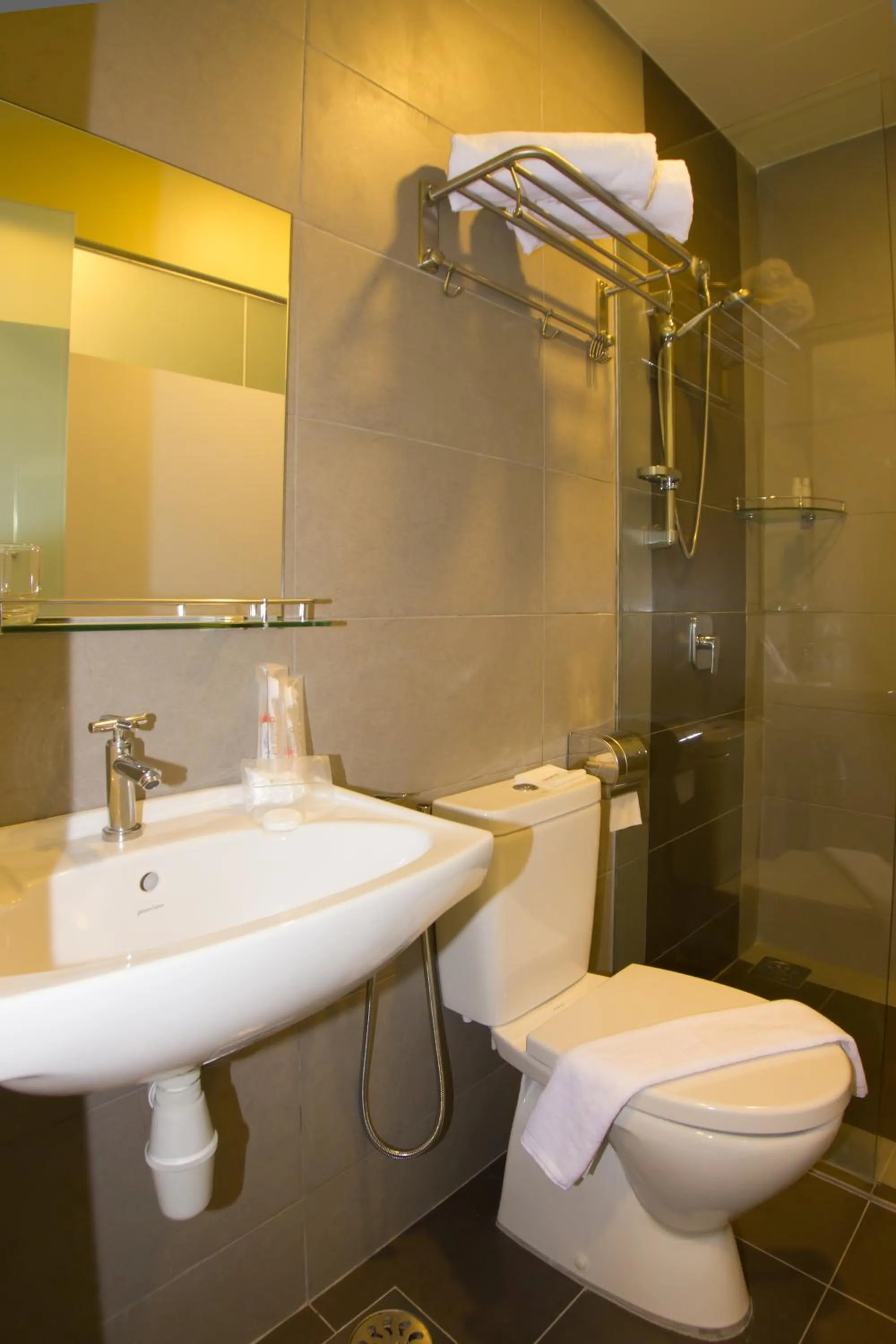 Shower, Bathroom in Prince 33 Hotel