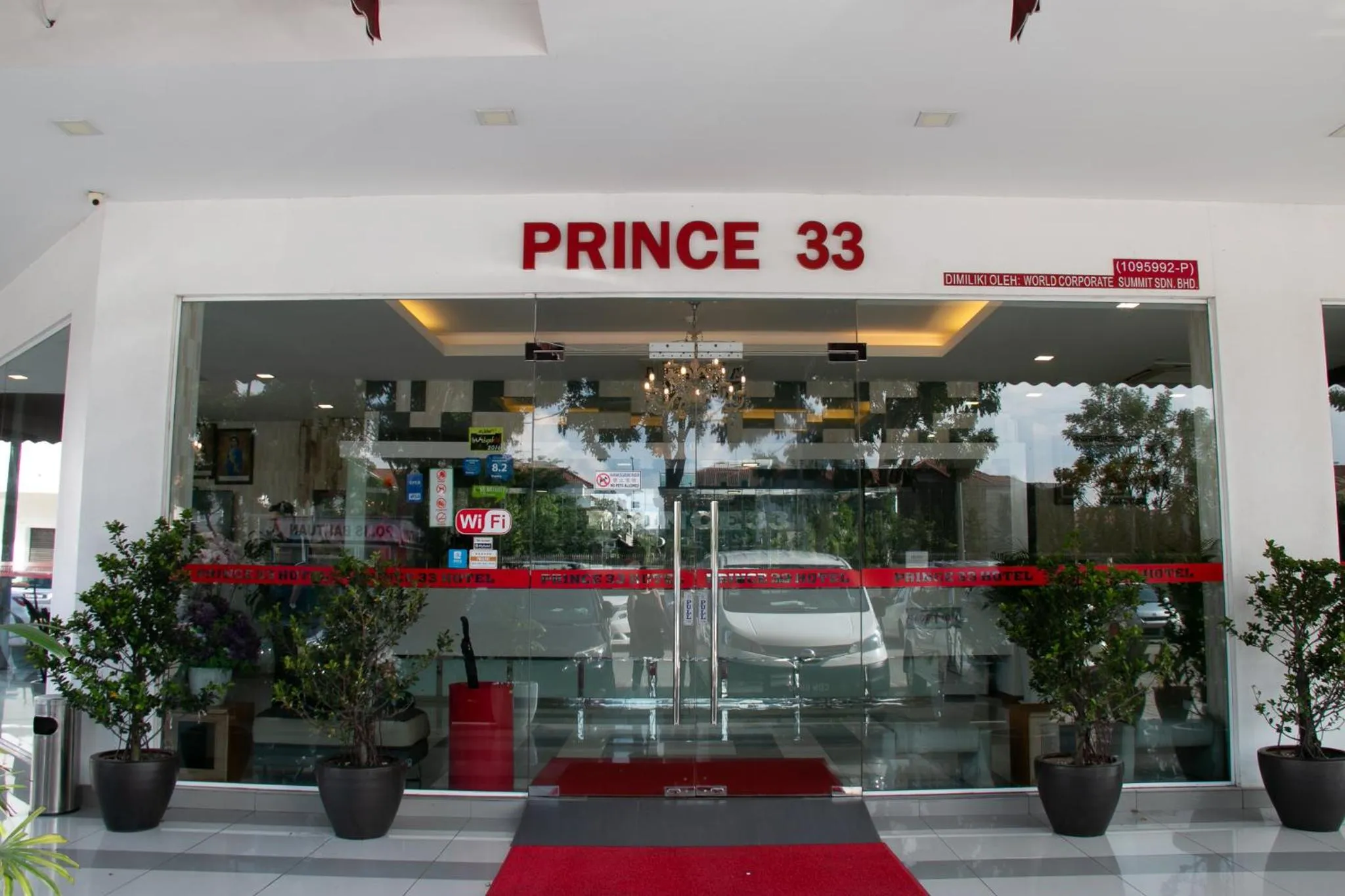 Facade/entrance in Prince 33 Hotel