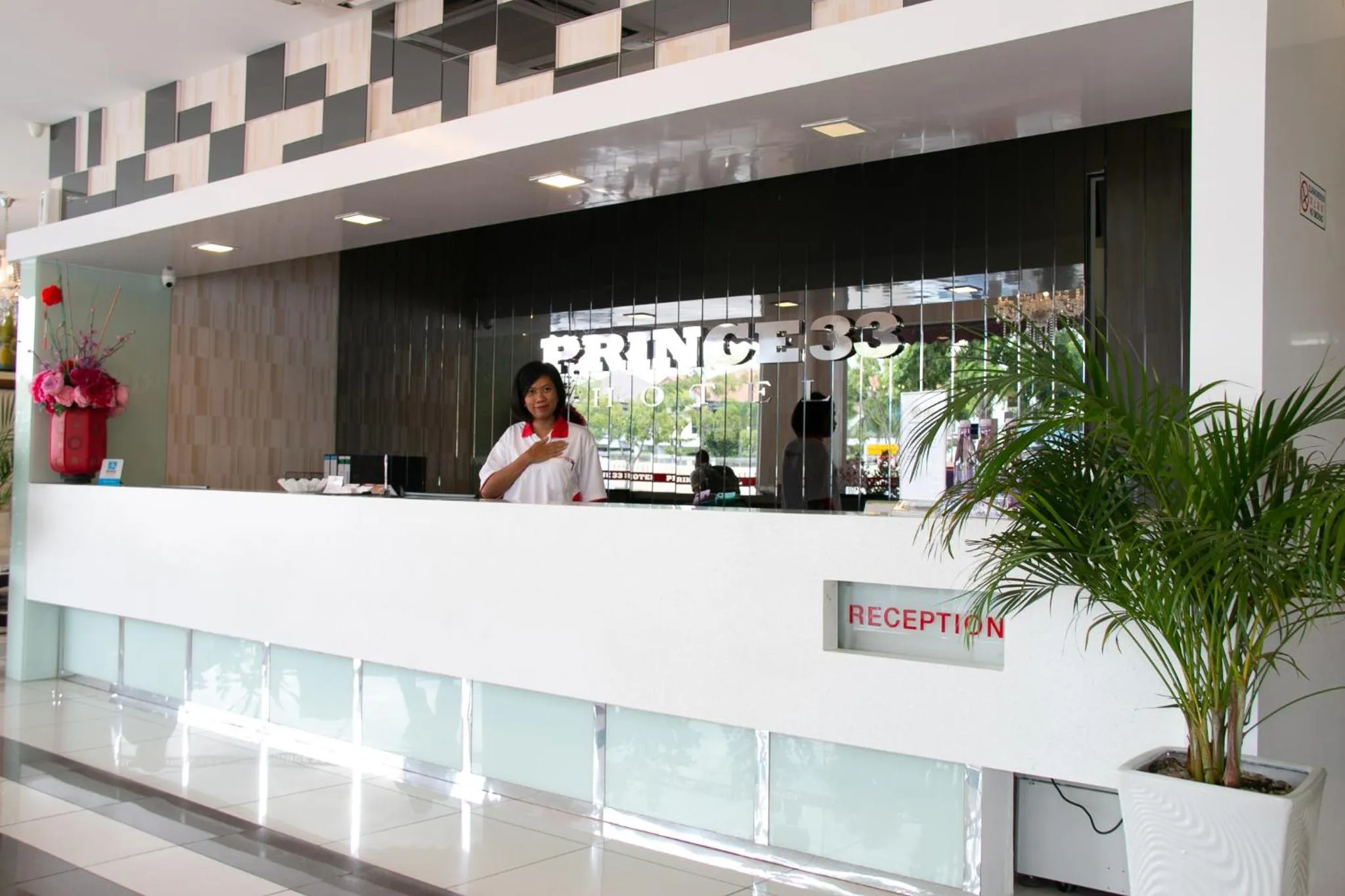 Facade/entrance in Prince 33 Hotel