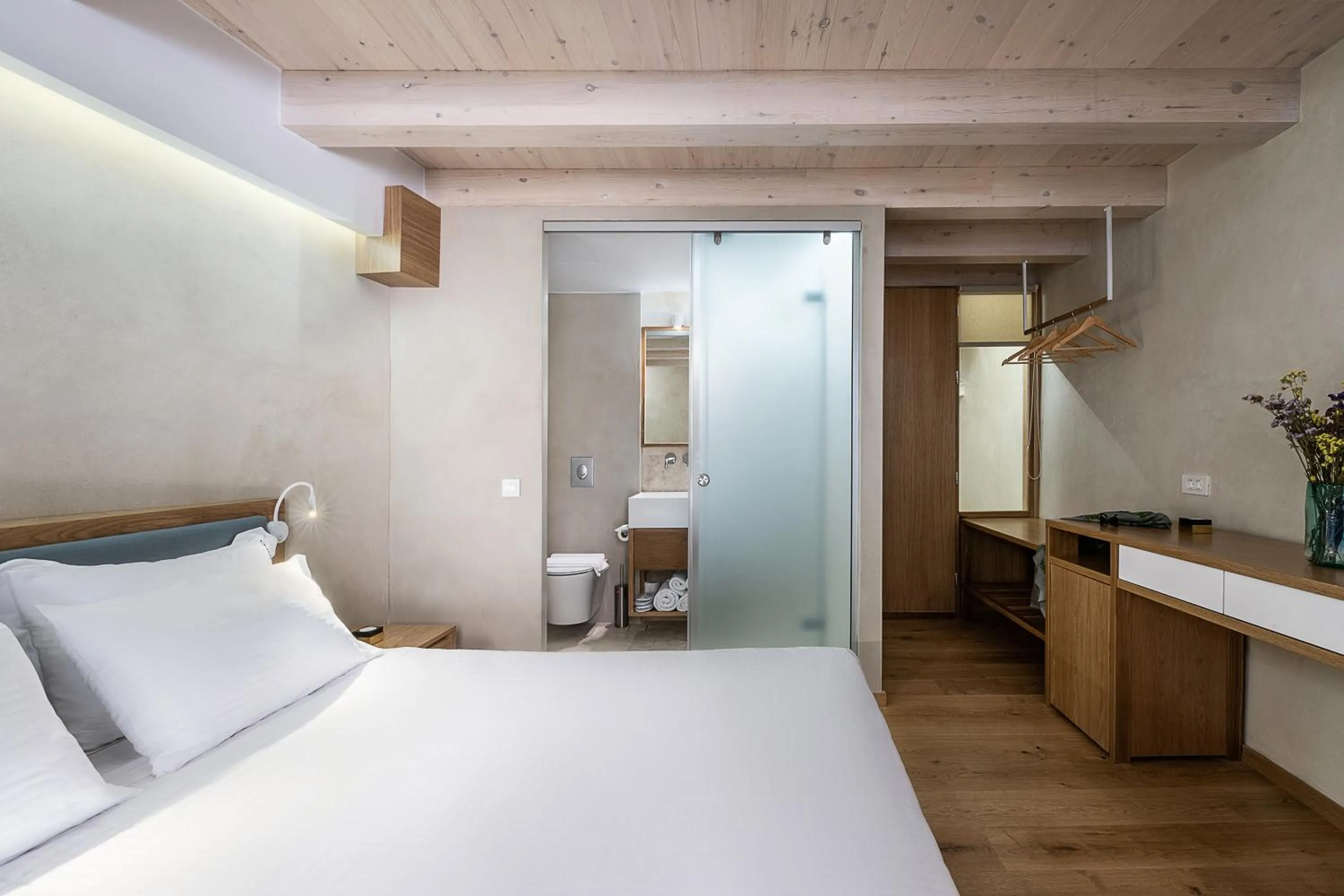 Kitchen or kitchenette, Bed in Hotel Off