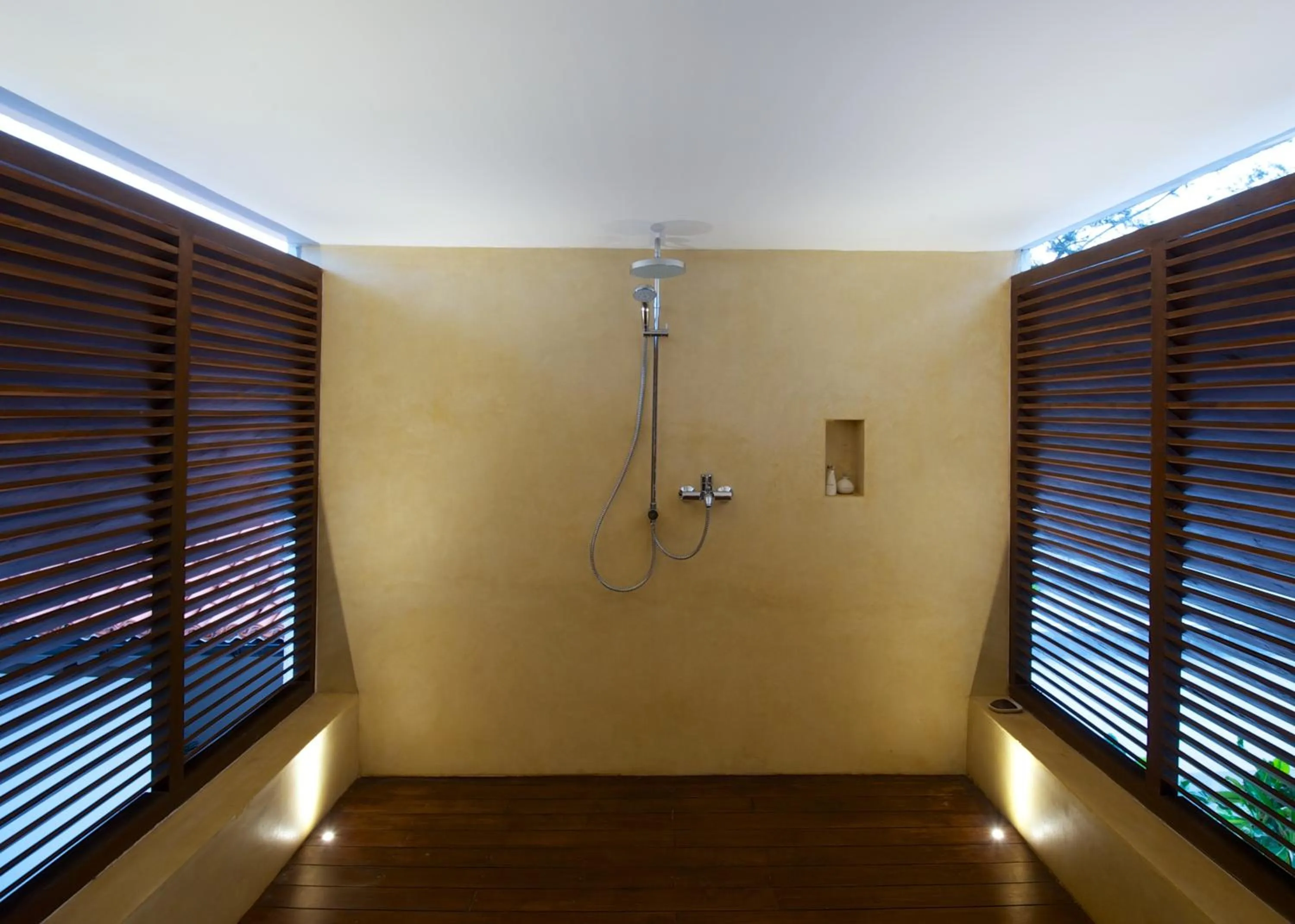 Shower in Jetwing Thalahena Villa