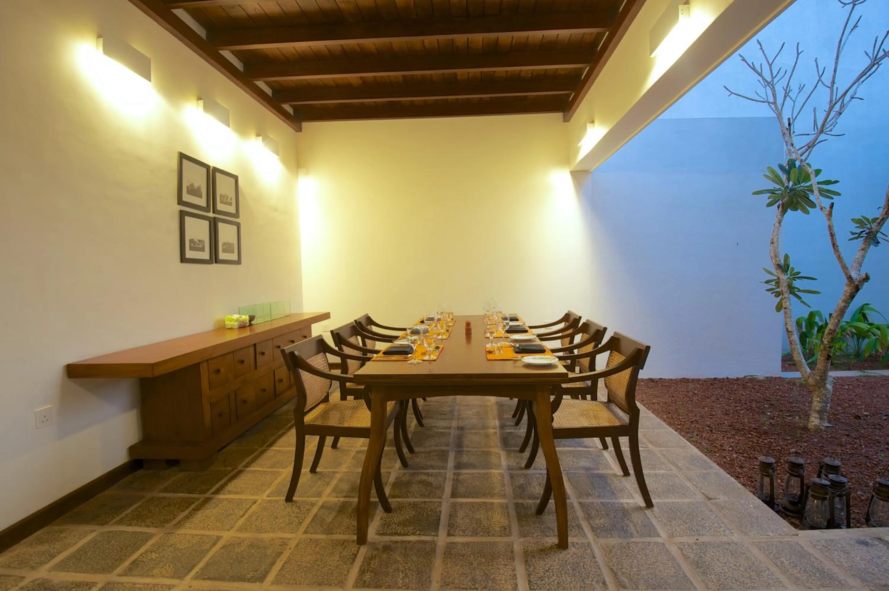 Restaurant/places to eat in Jetwing Thalahena Villa