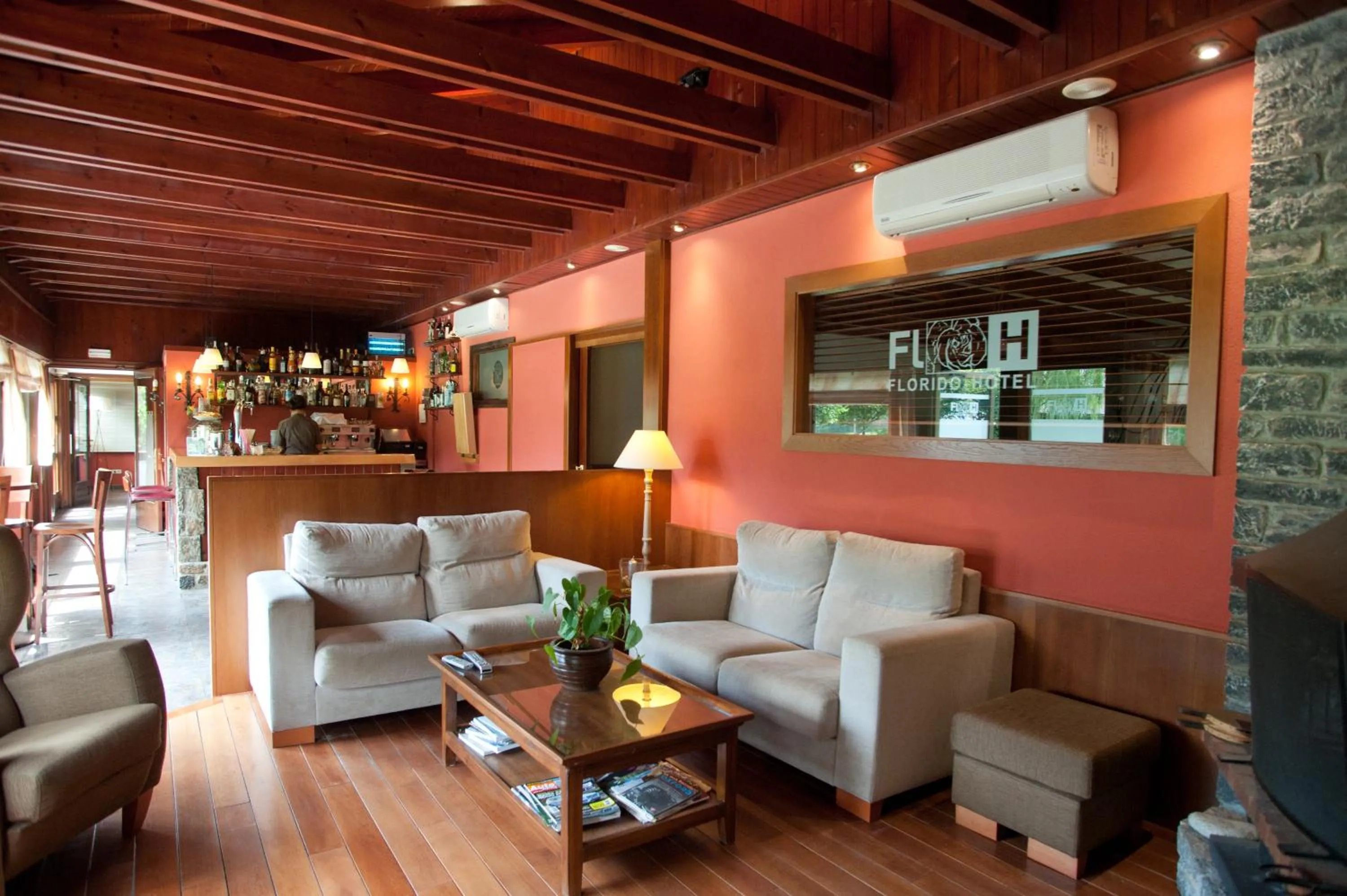 Communal lounge/ TV room in Hotel Florido