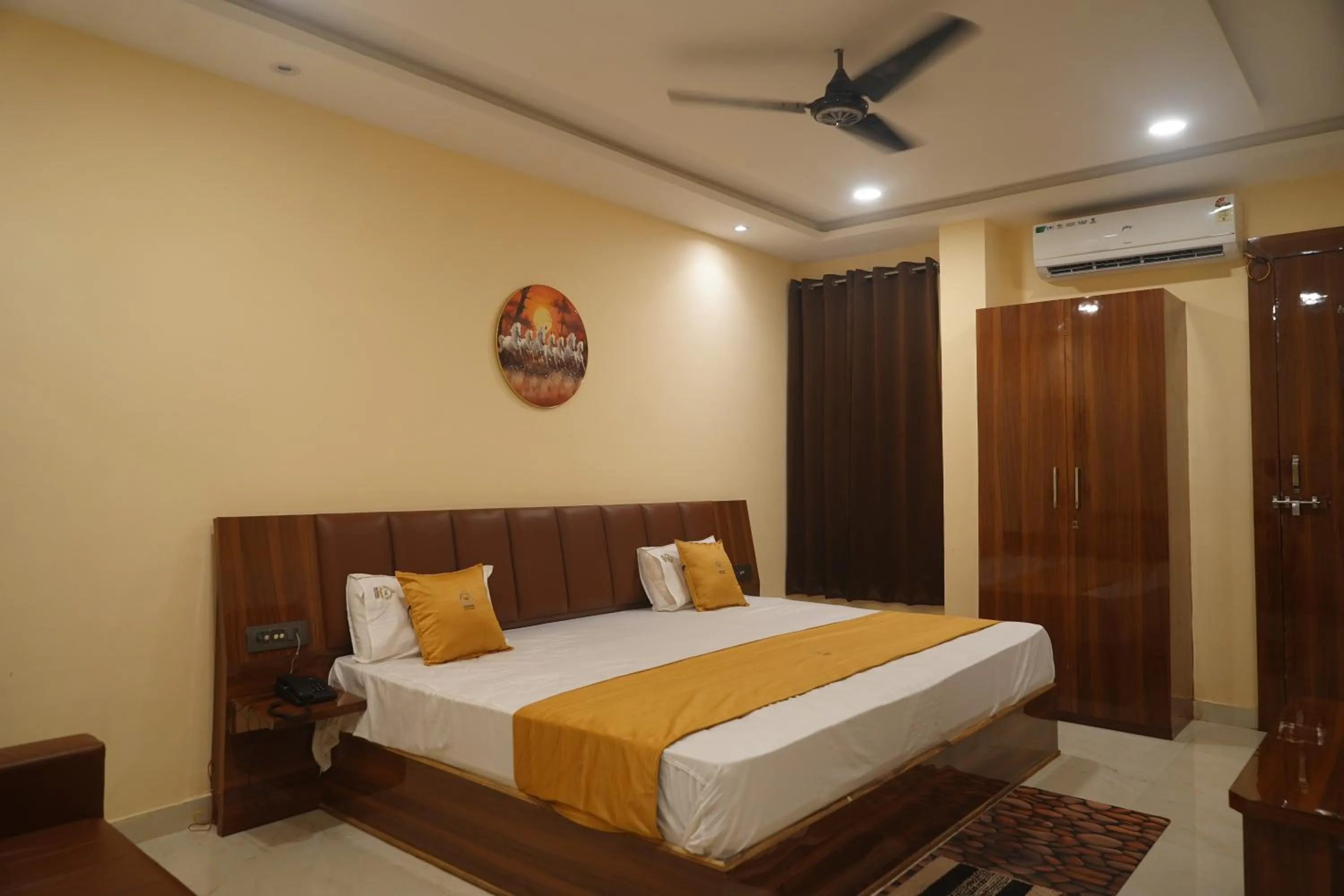 Raj Kamal Hotel & Garden