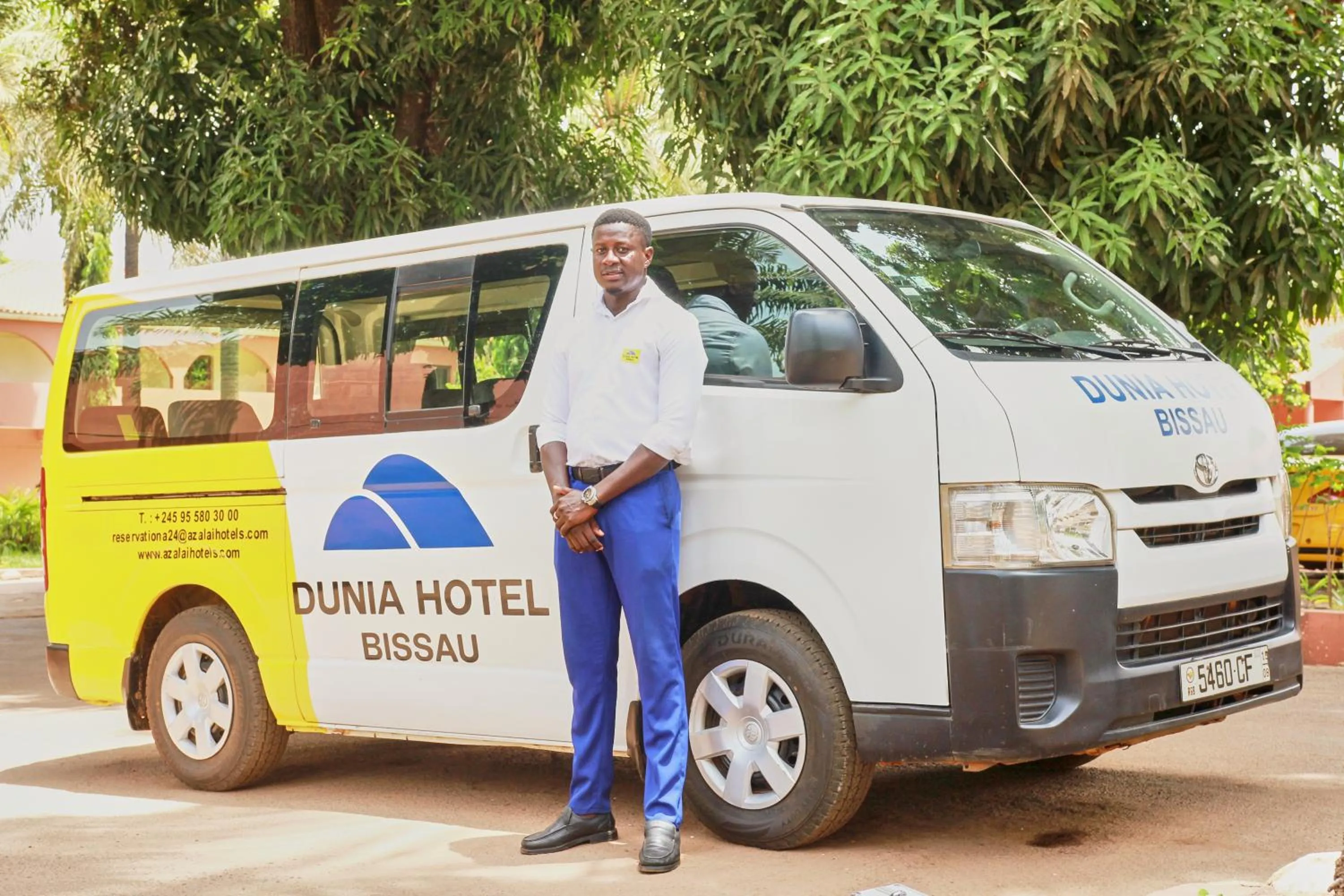 shuttle in Dunia Hôtel Bissau