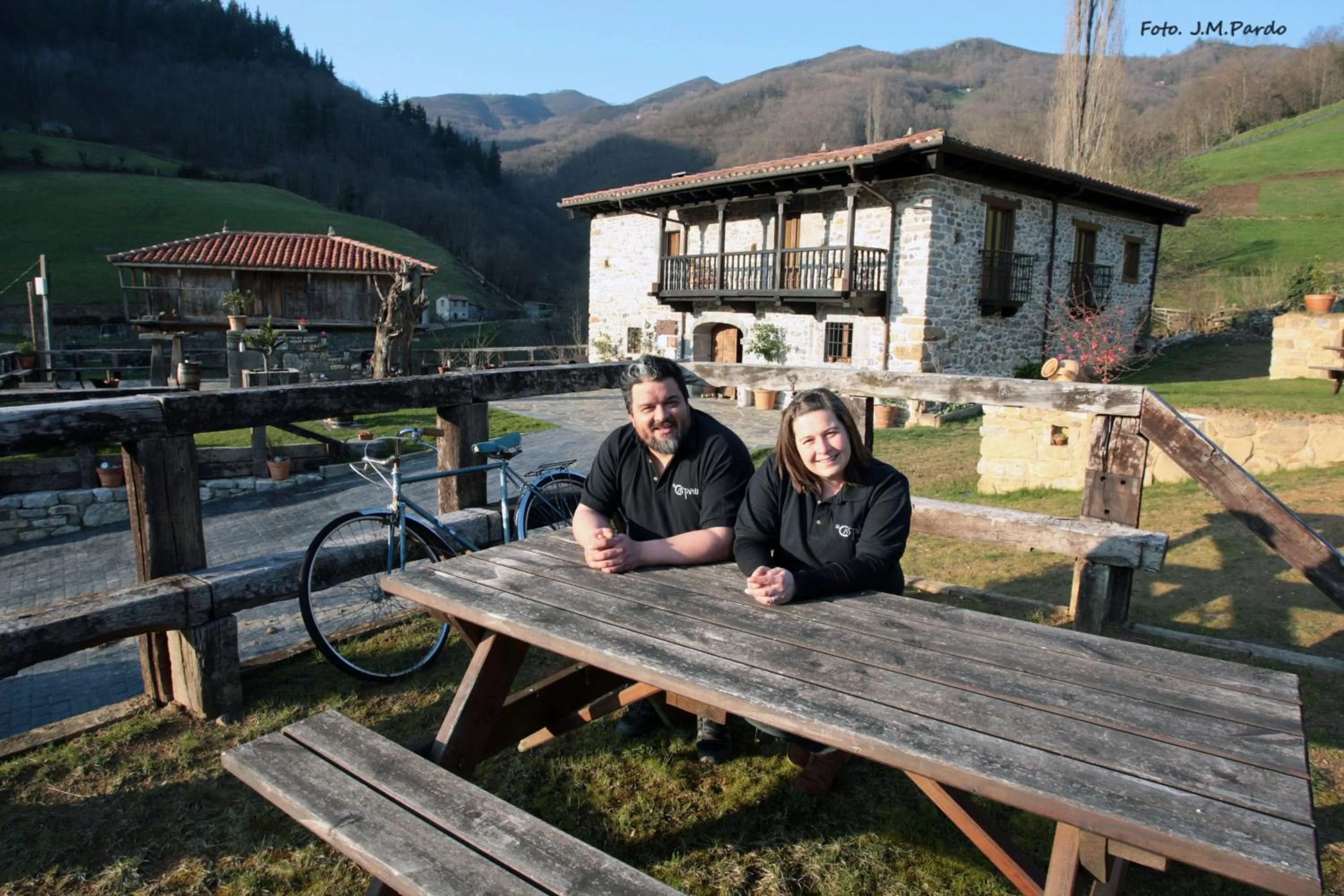 Staff in Casona de El Castañíu