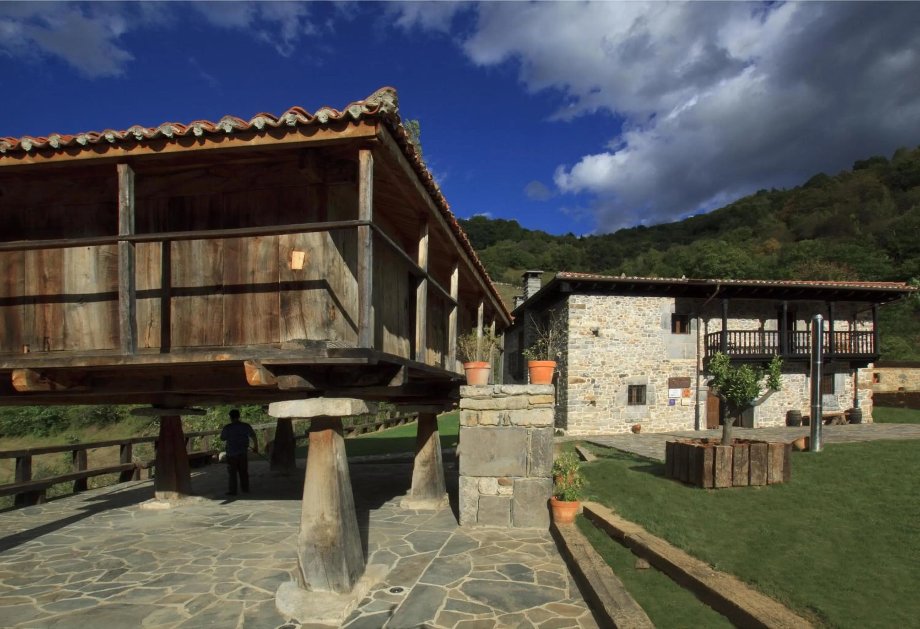 Property building in Casona de El Castañíu