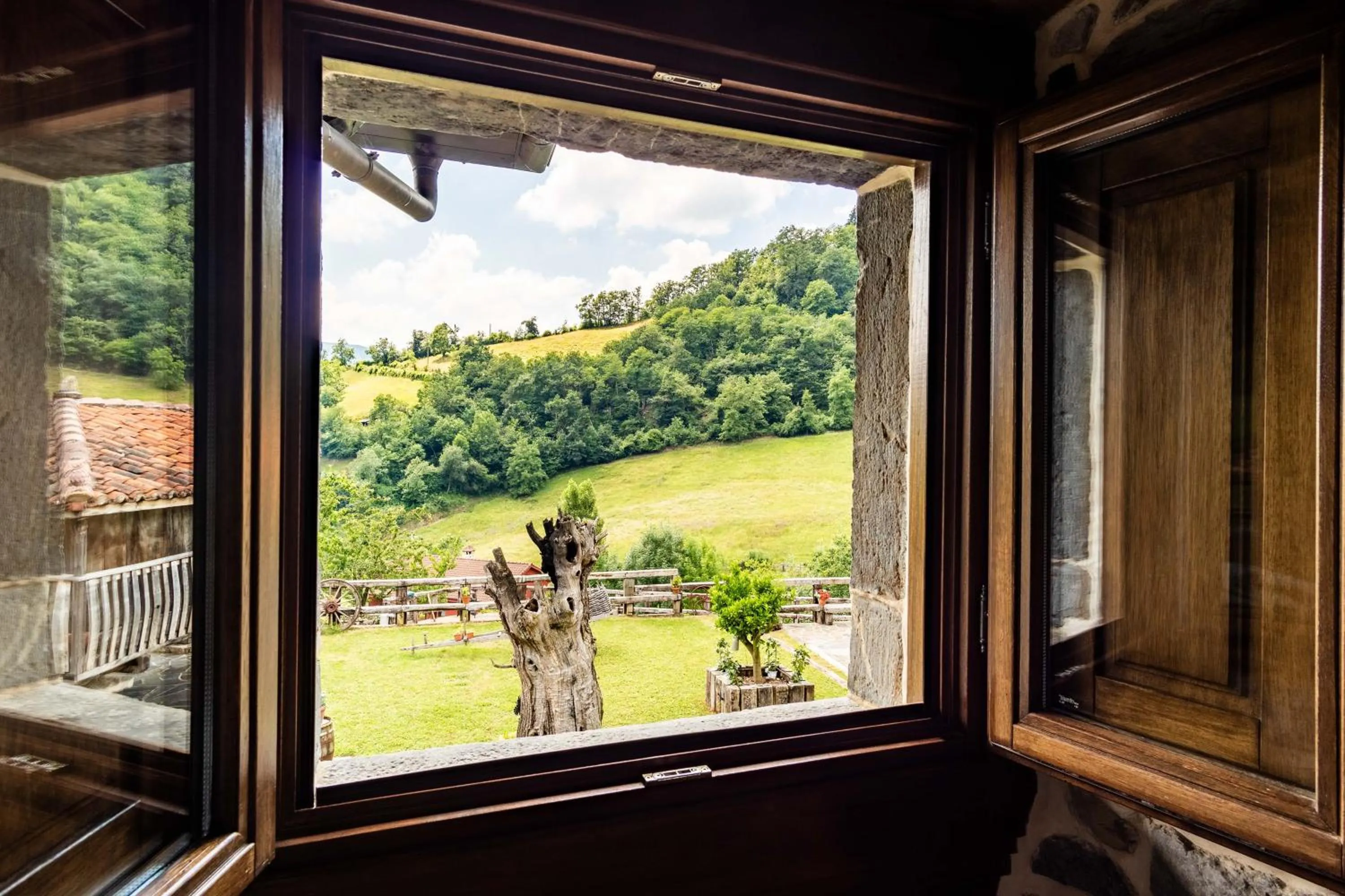 Day in Casona de El Castañíu