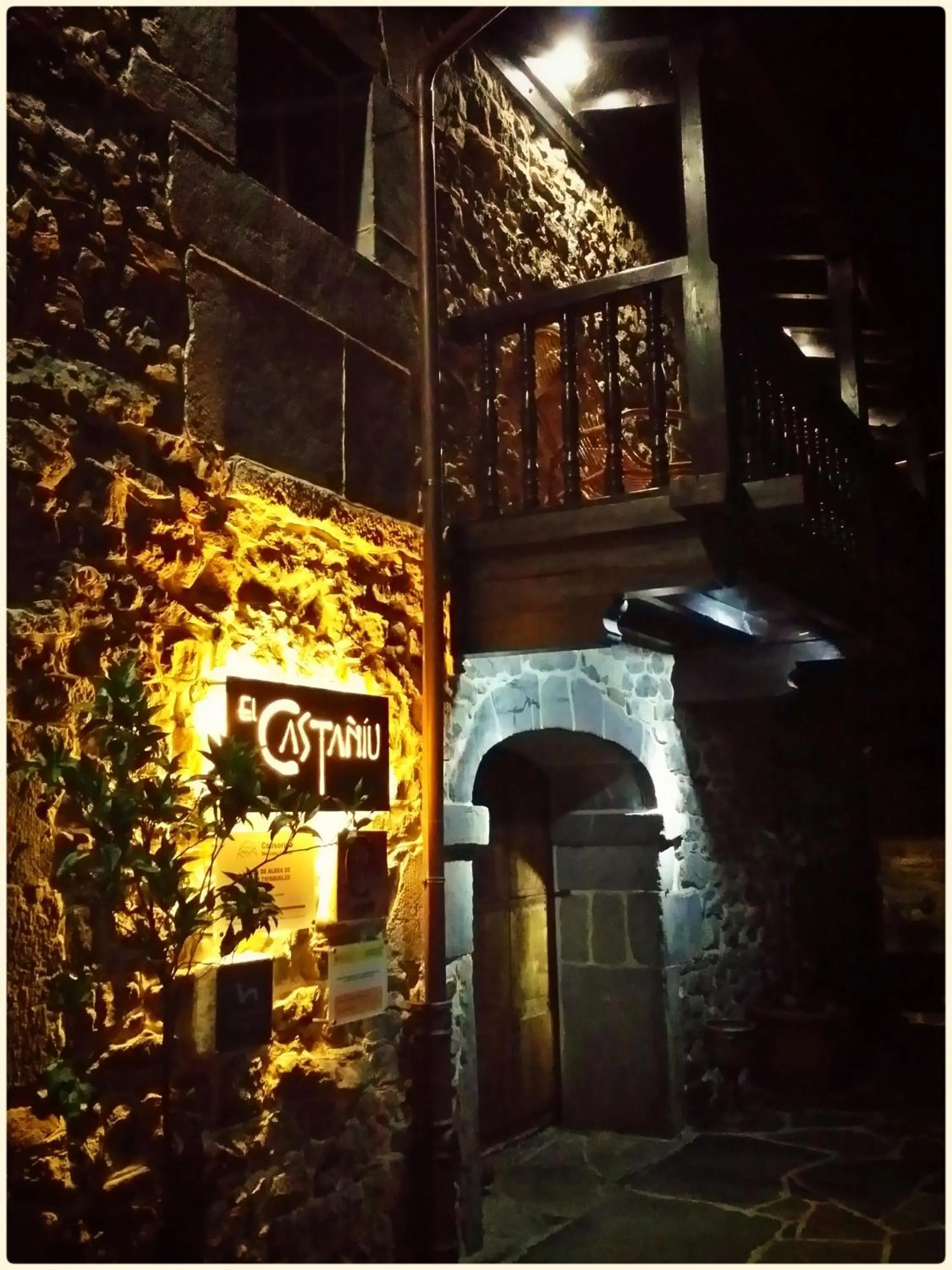 Property logo or sign in Casona de El Castañíu