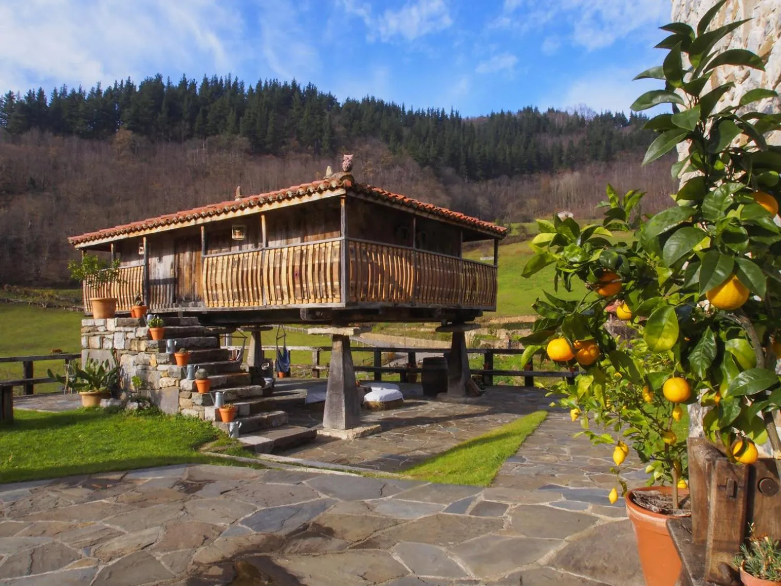 Property building in Casona de El Castañíu