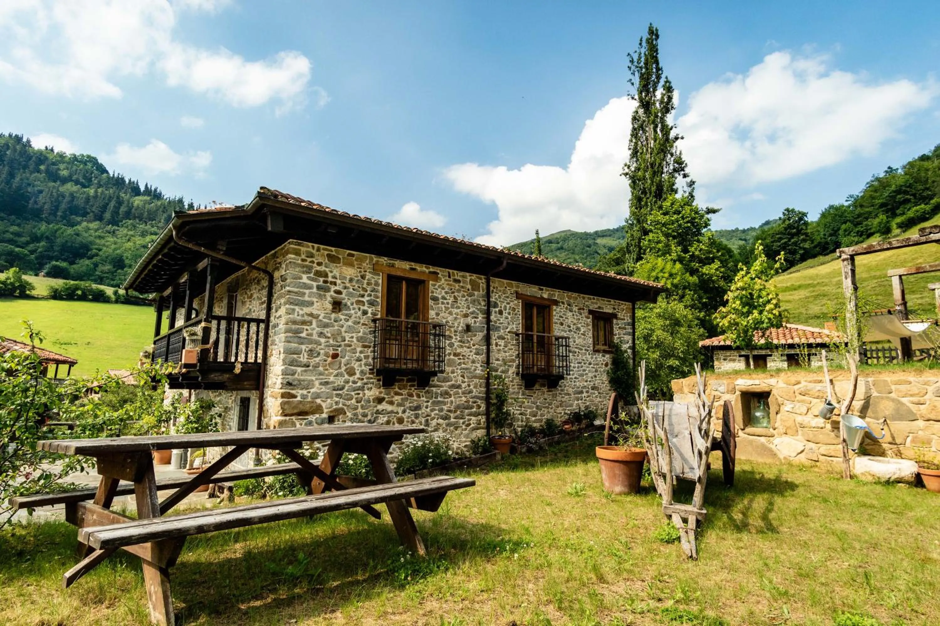 Property building in Casona de El Castañíu