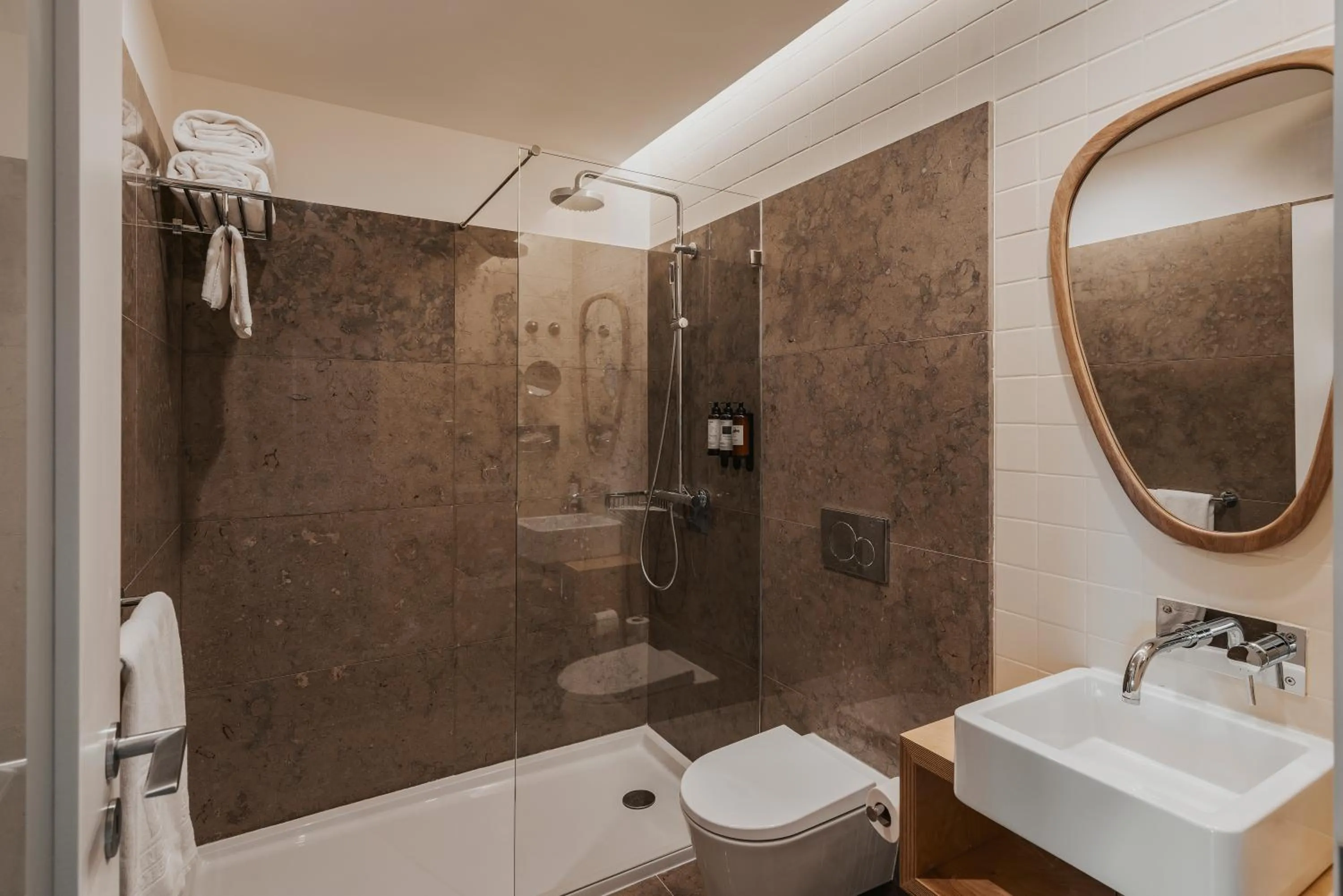 Shower in Vincci Baixa Suites Apartments