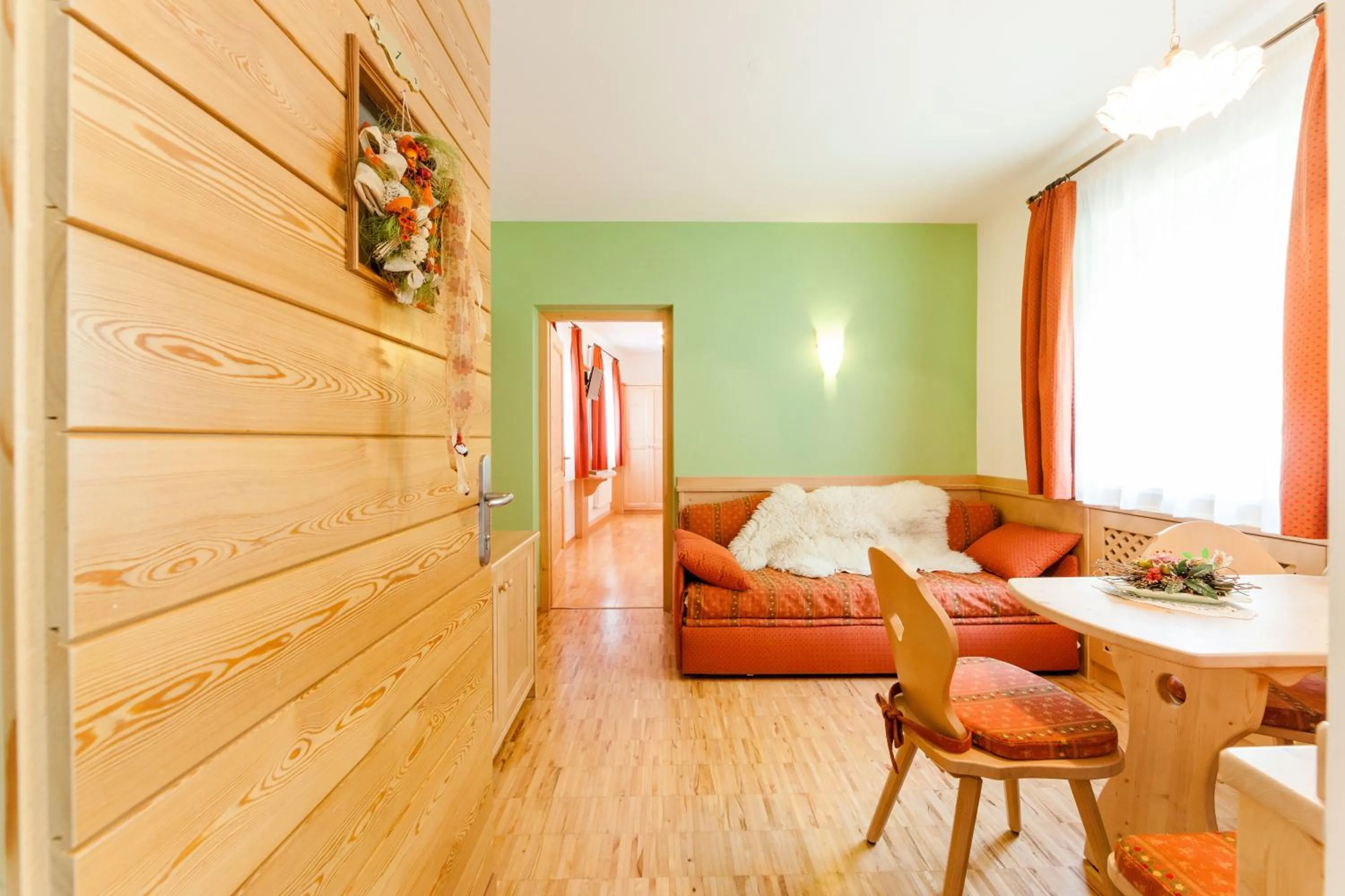 Living room, Bed in Berggasthof Locanda Alpina Dorfner