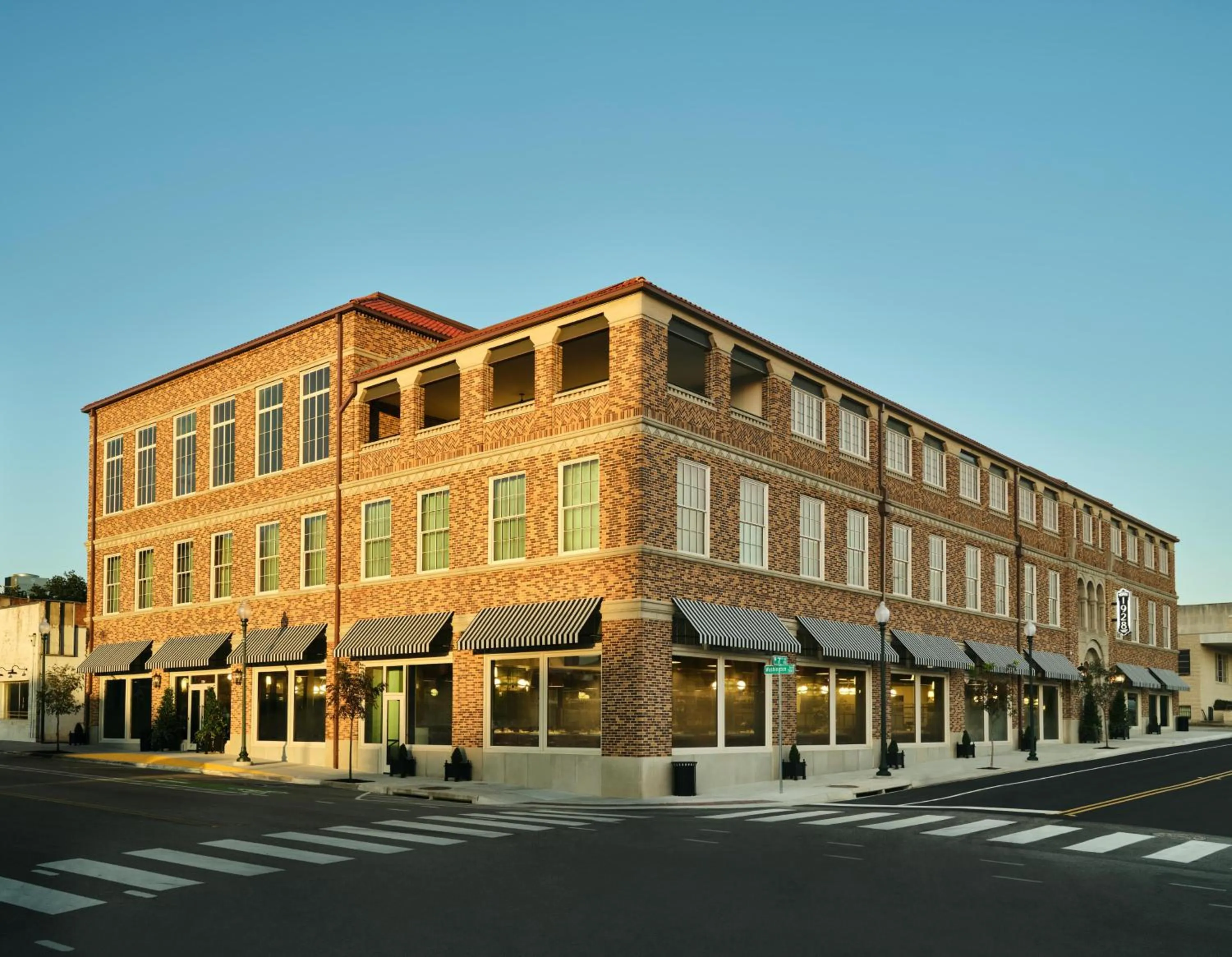 Property building in Hotel 1928