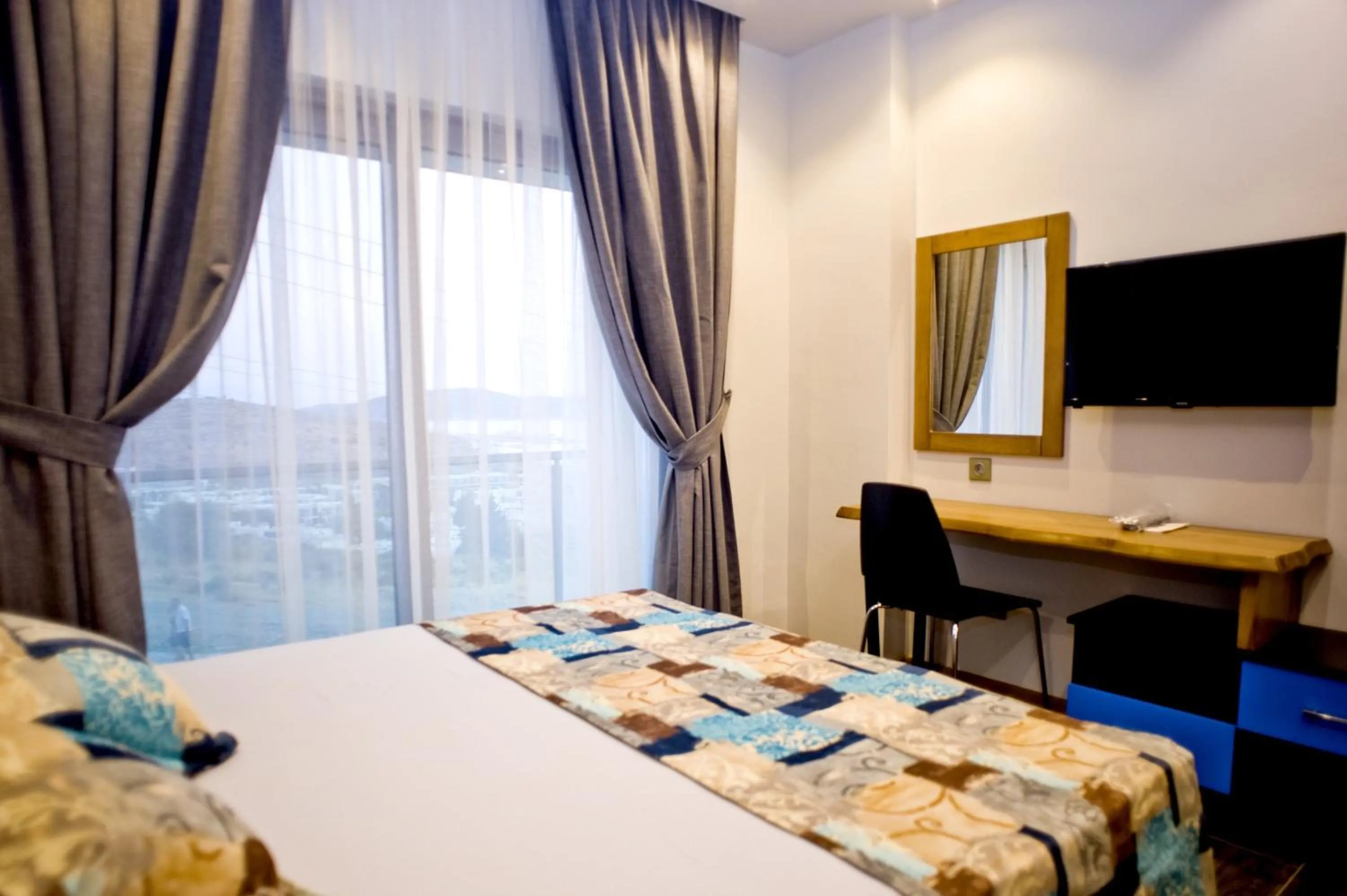 Bed in Degirmenburnu Residence