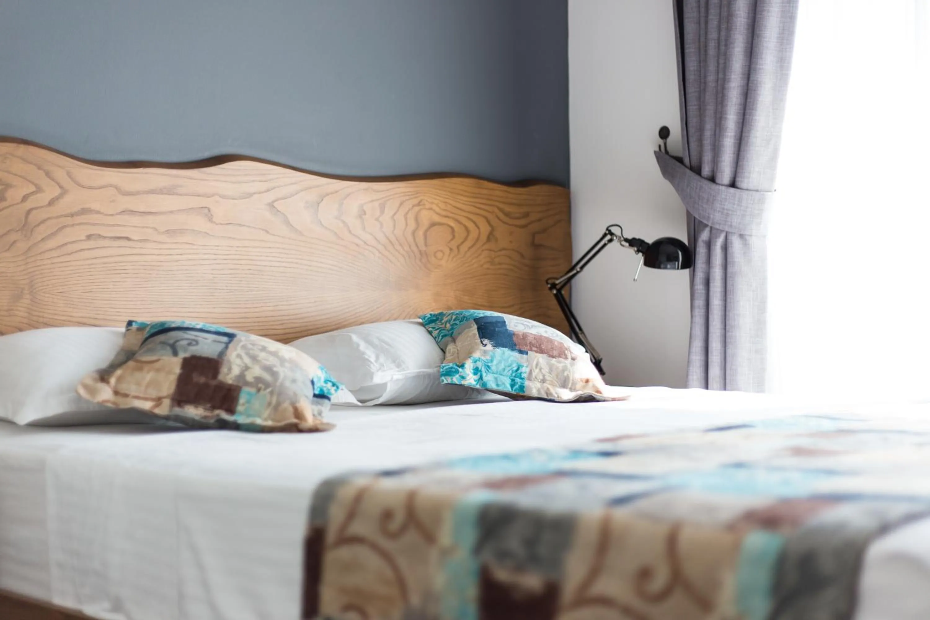 Bed in Degirmenburnu Residence