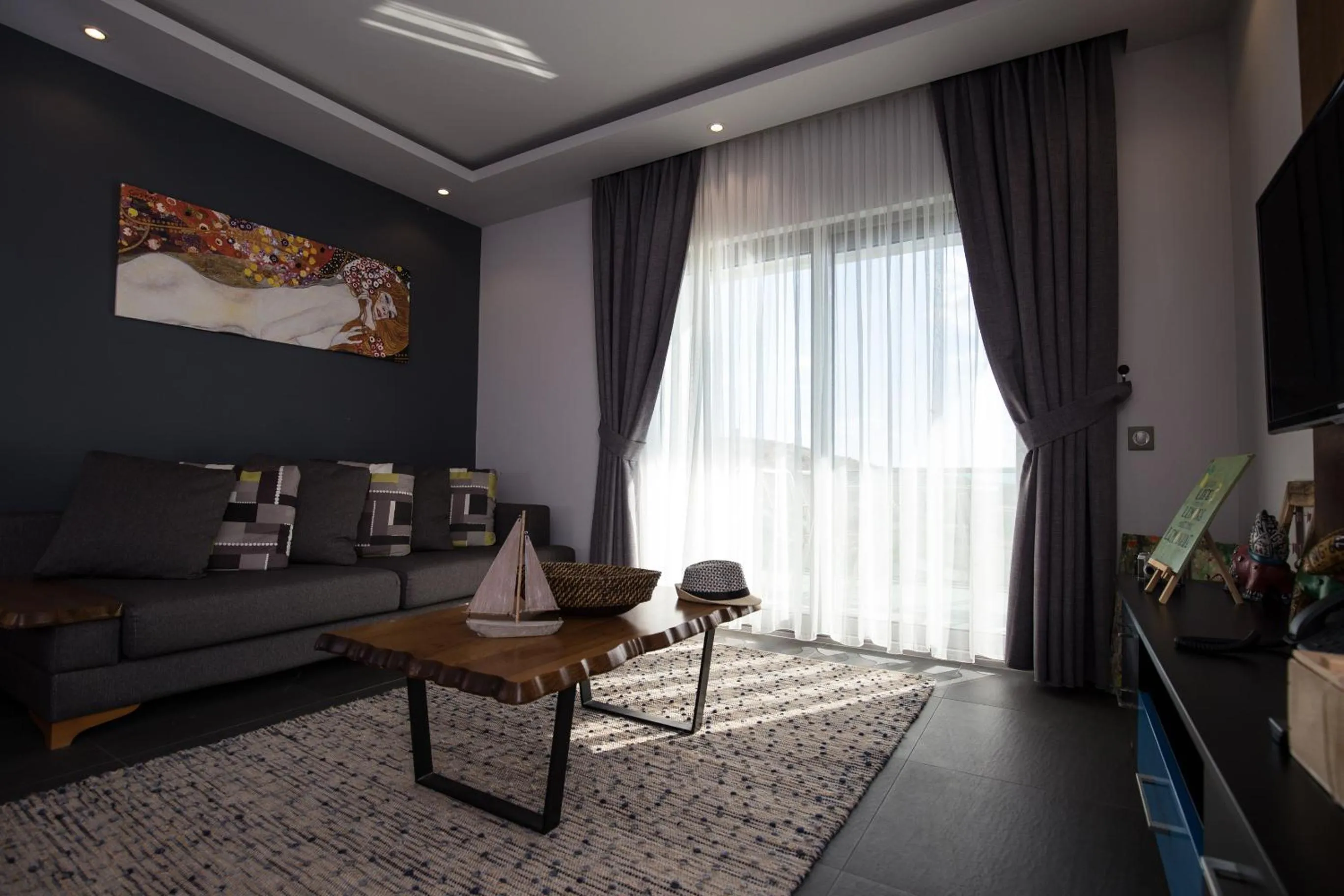 Living room in Degirmenburnu Residence