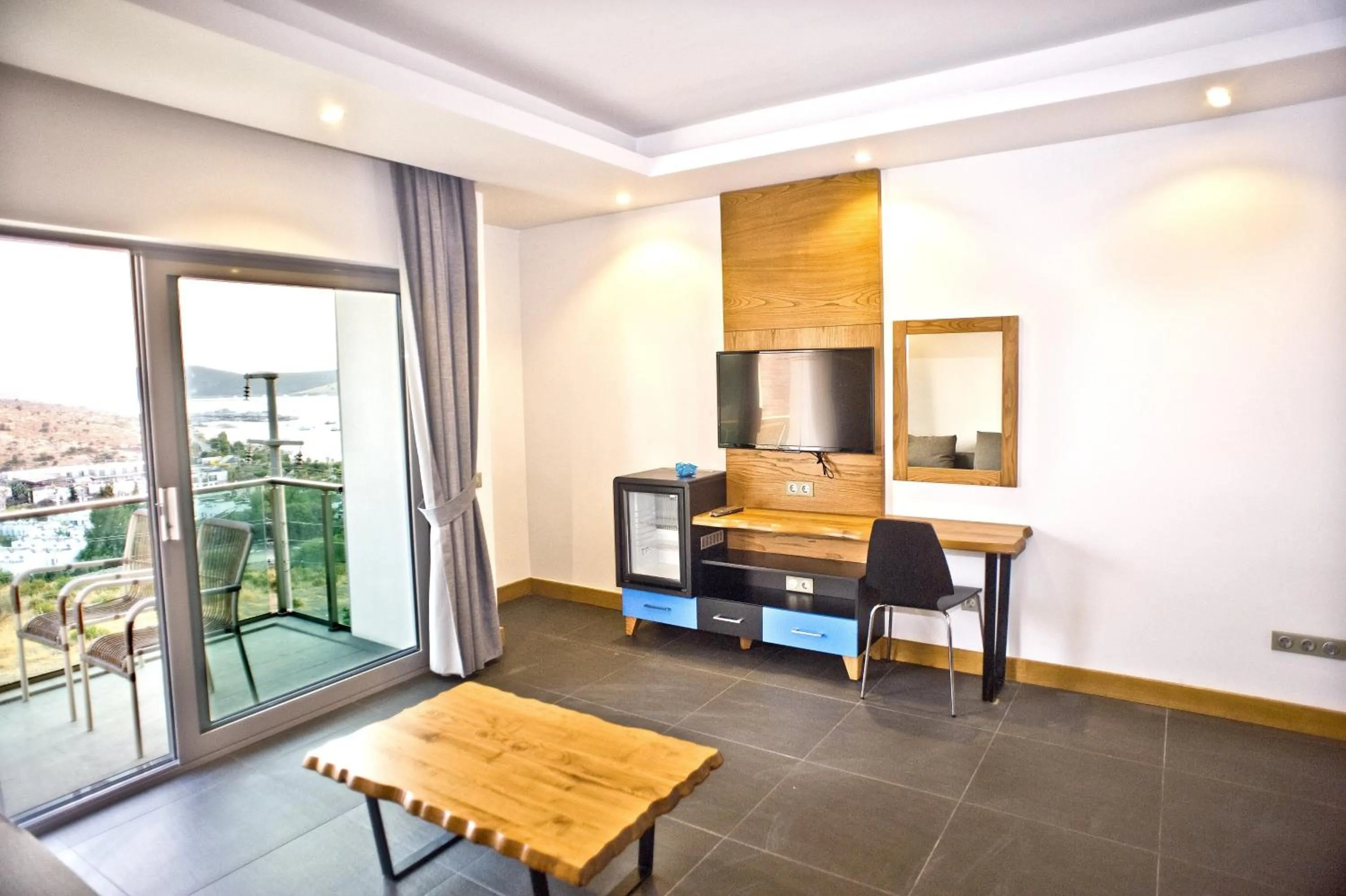 Photo of the whole room in Degirmenburnu Residence